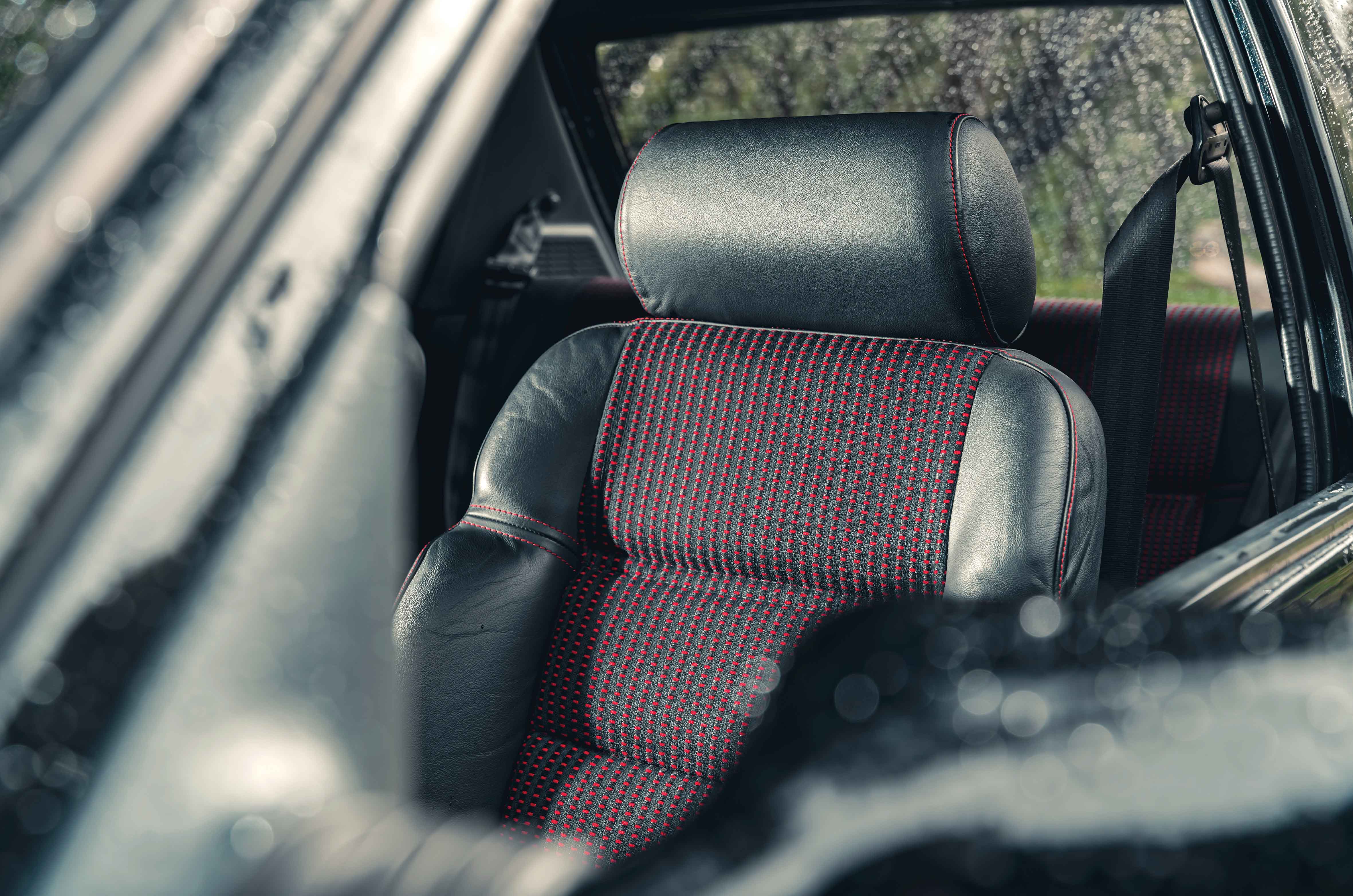 Classic & Sports Car – Peugeot 205 GTI vs 205 Rallye: sibling rivalry