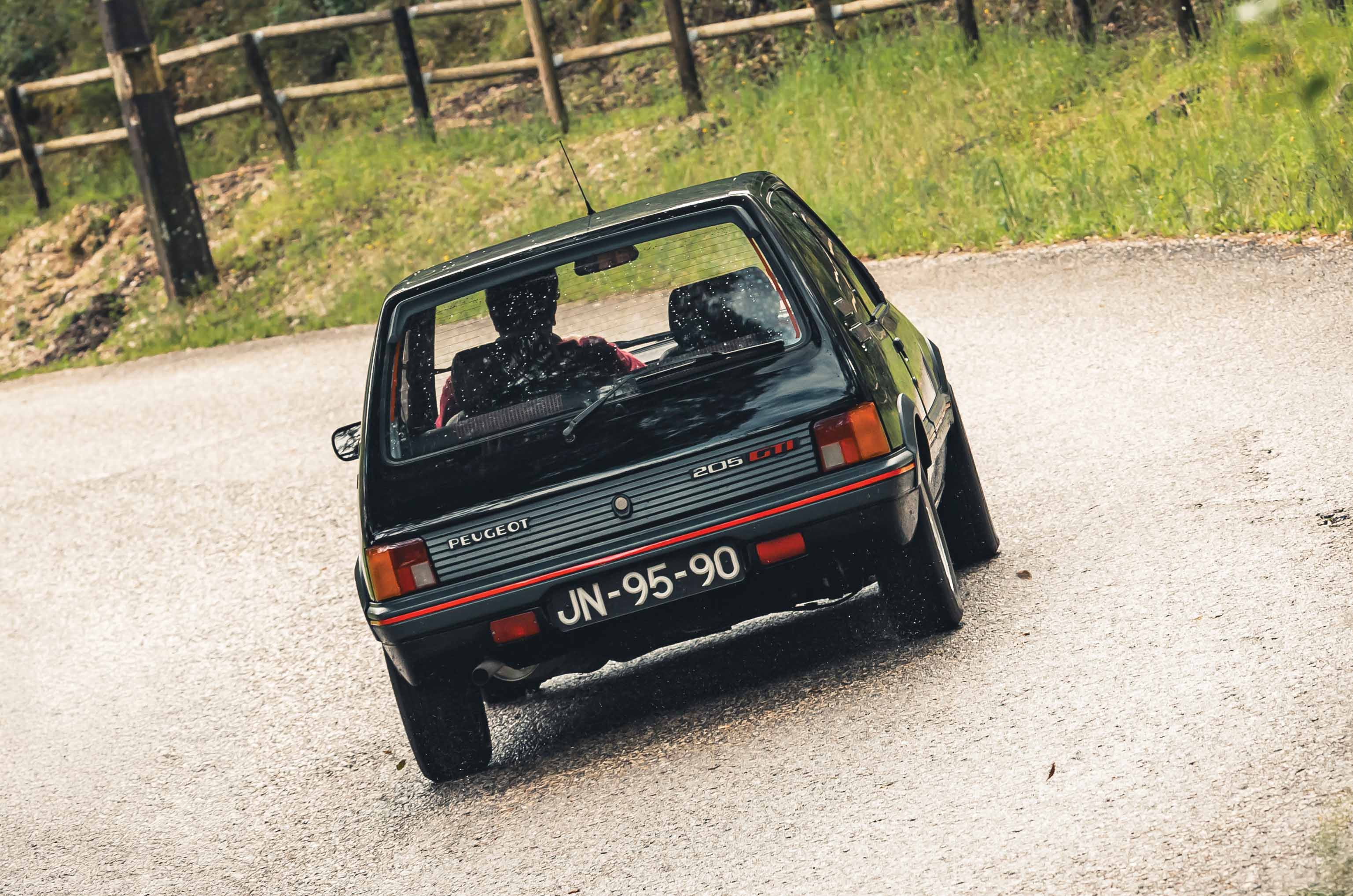 Classic & Sports Car – Peugeot 205 GTI vs 205 Rallye: sibling rivalry