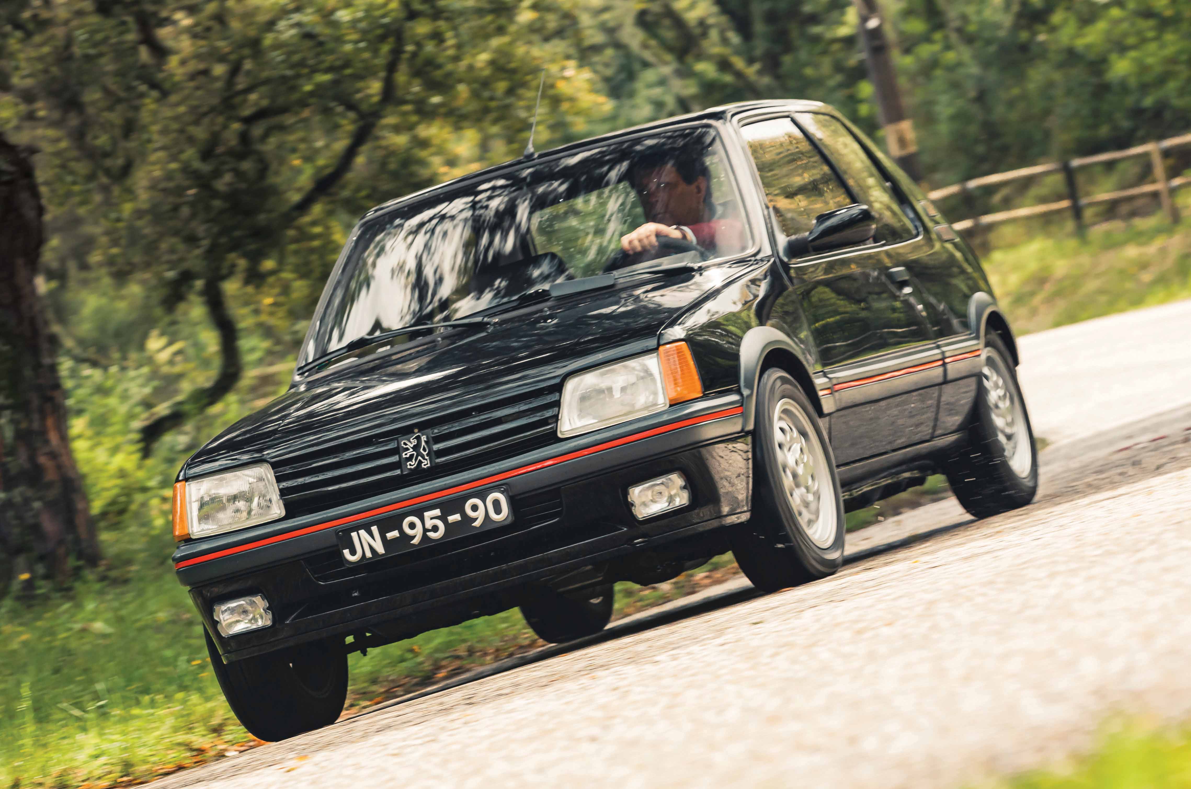 Classic & Sports Car – Peugeot 205 GTI vs 205 Rallye: sibling rivalry
