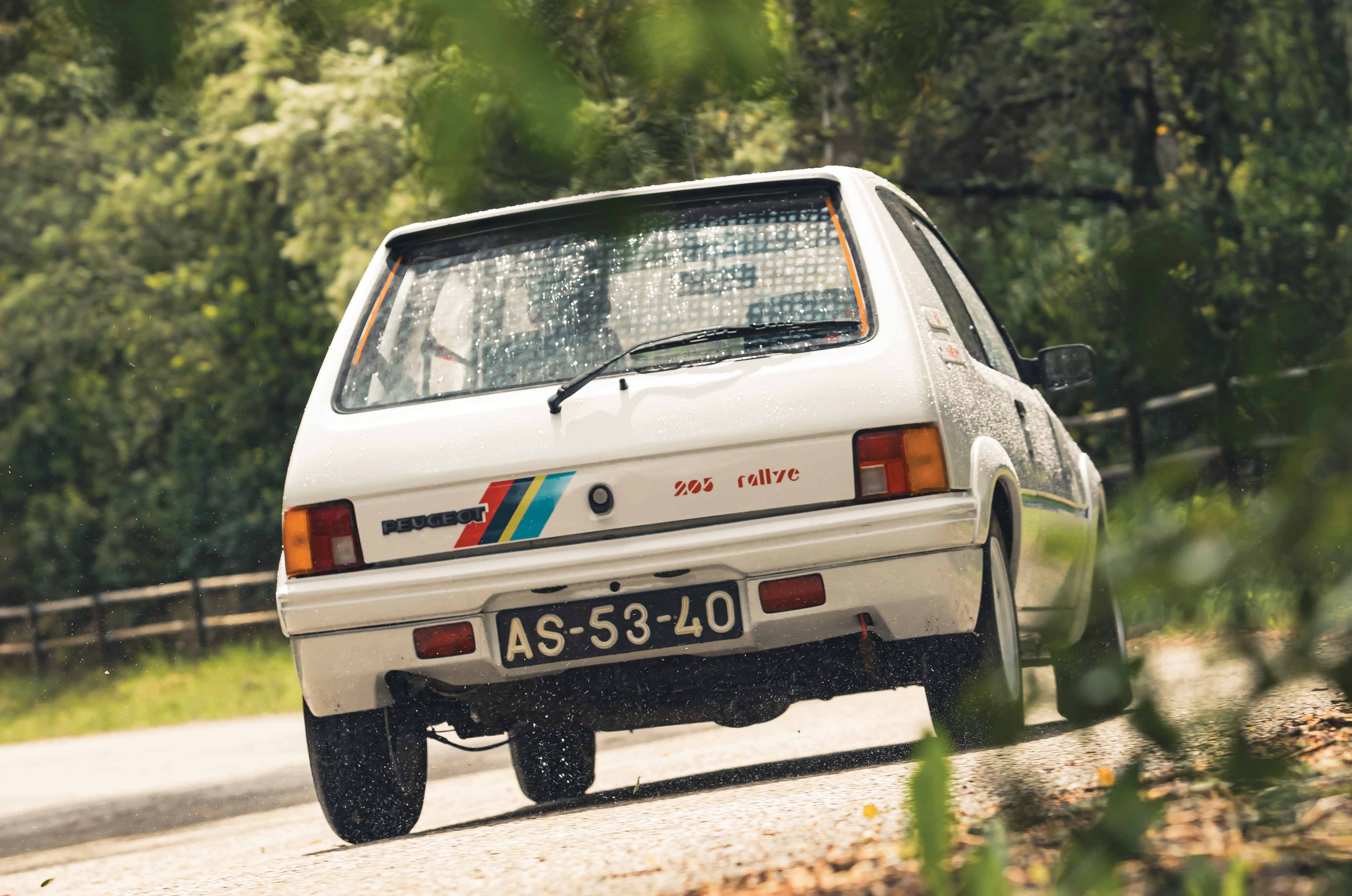 Classic & Sports Car – Peugeot 205 GTI vs 205 Rallye: sibling rivalry