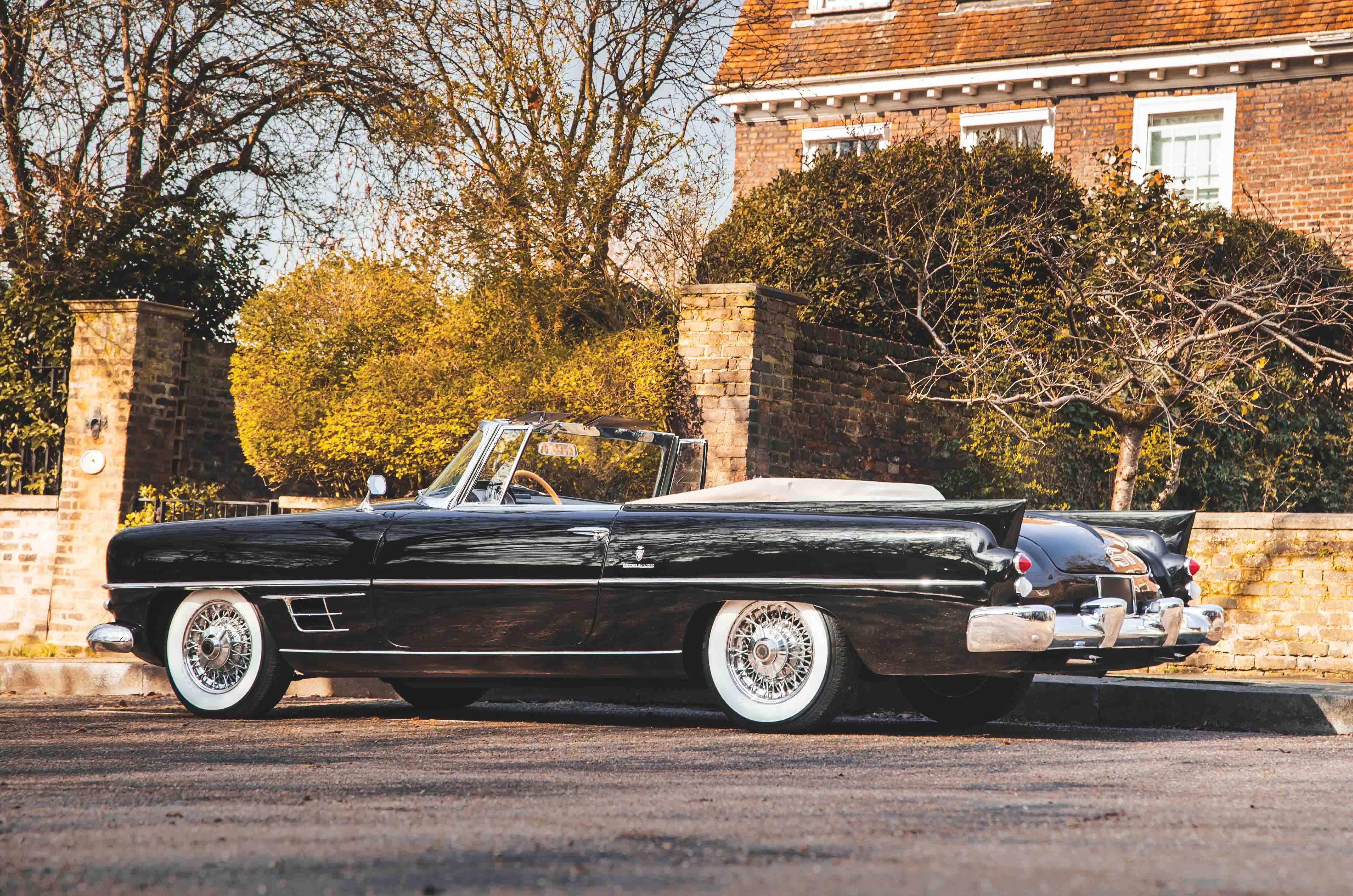 Classic & Sports Car – Dual-Ghia: the car for the stars