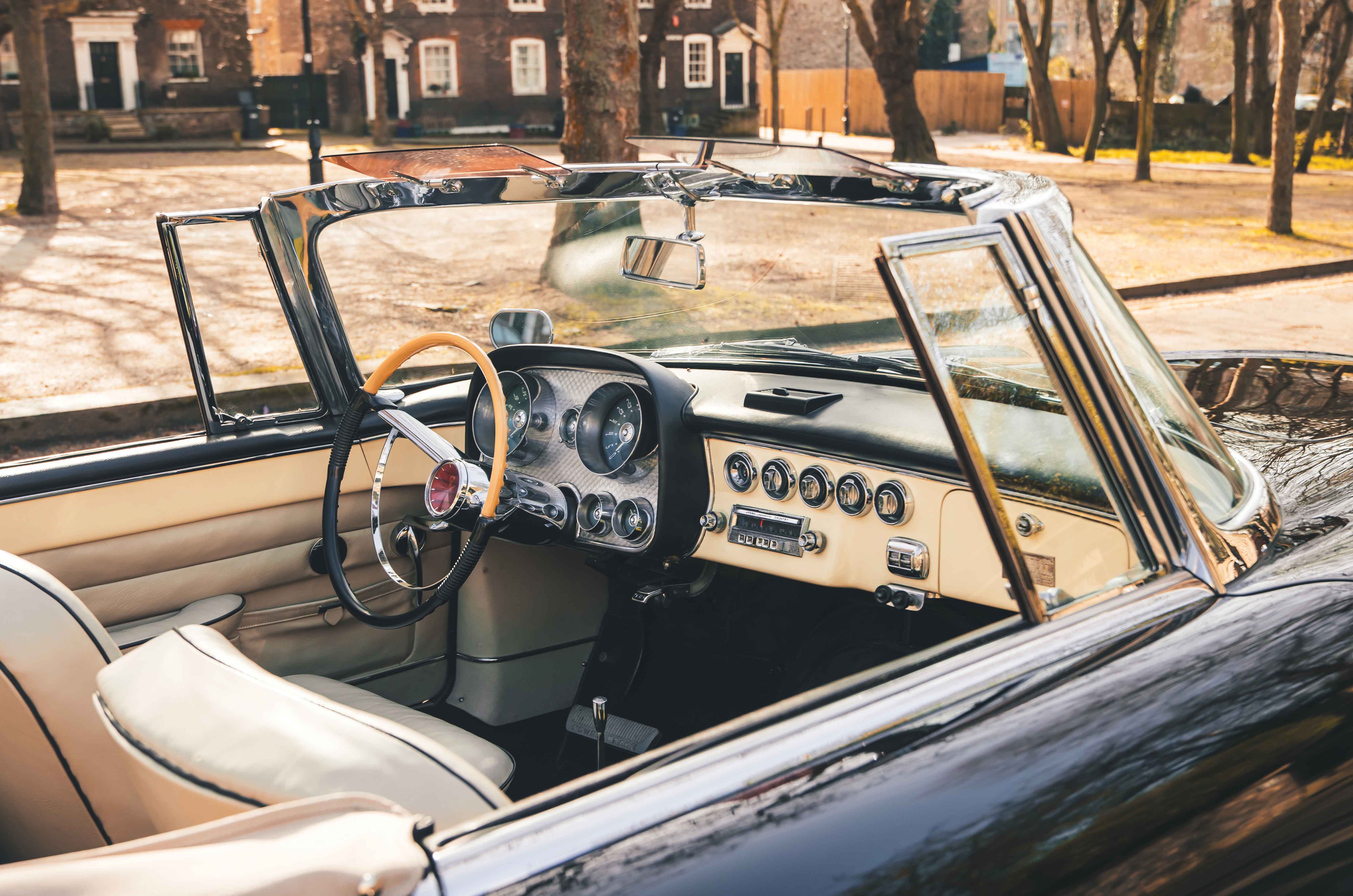 Classic & Sports Car – Dual-Ghia: the car for the stars