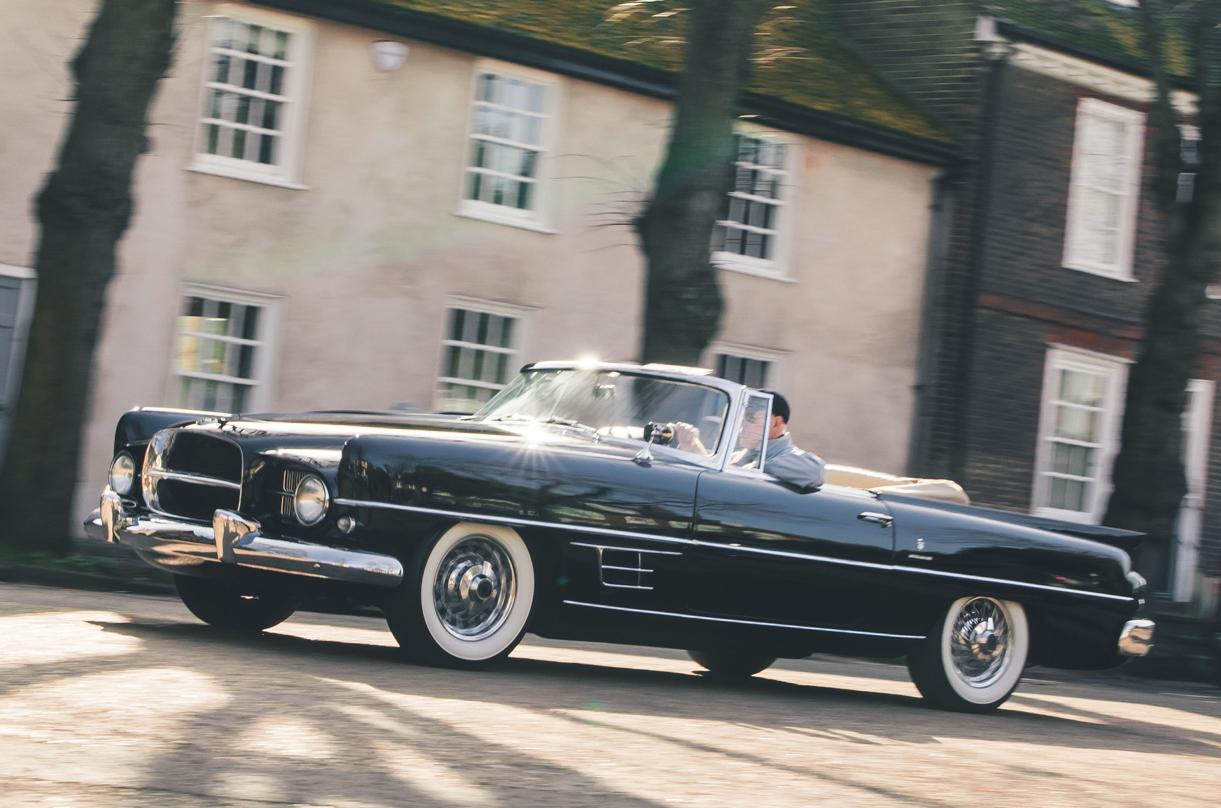 Classic & Sports Car – Dual-Ghia: the car for the stars