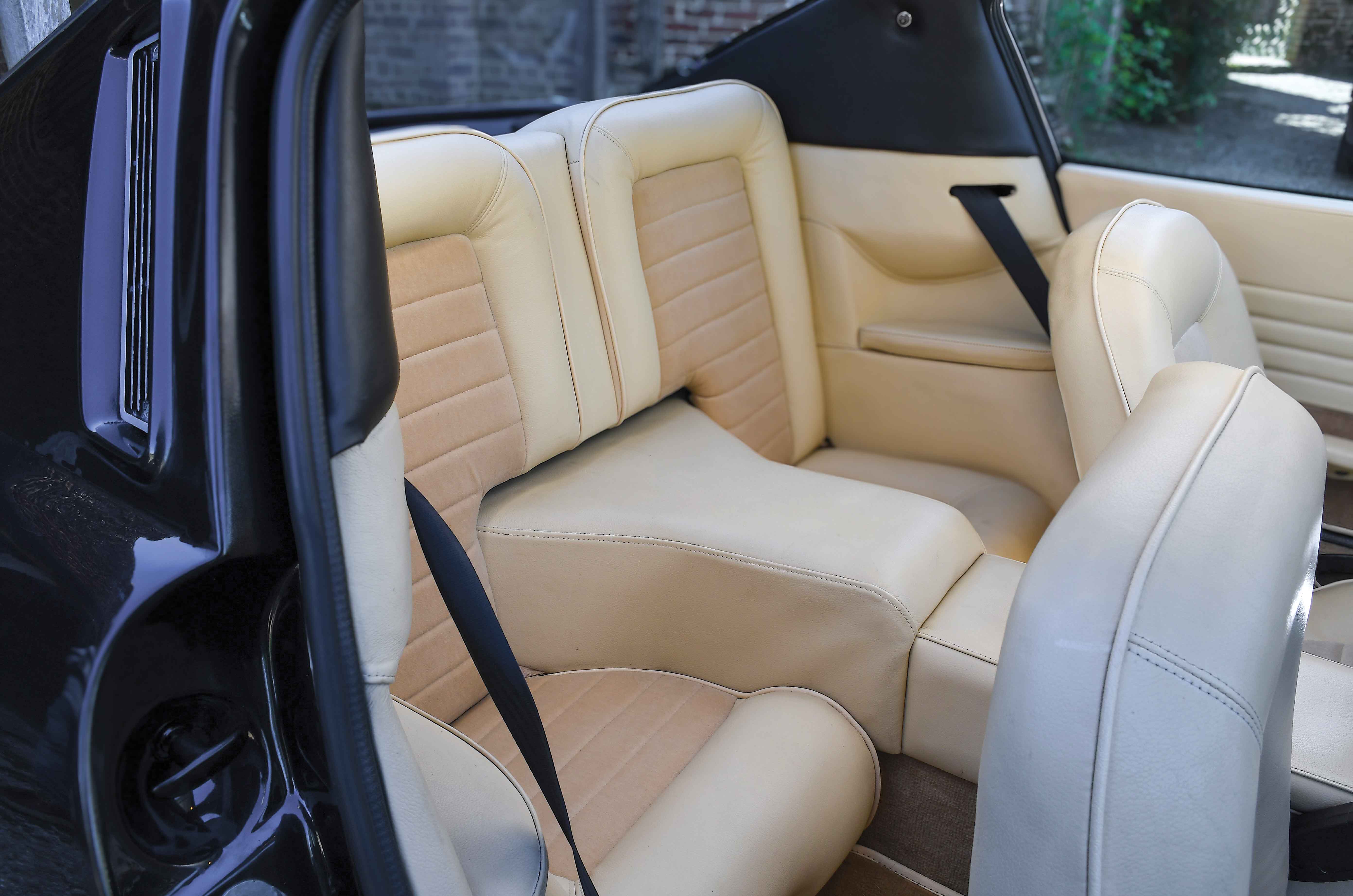 Classic & Sports Car – Jaguar E-type 2+2 vs Lotus Elan +2S: sports for all