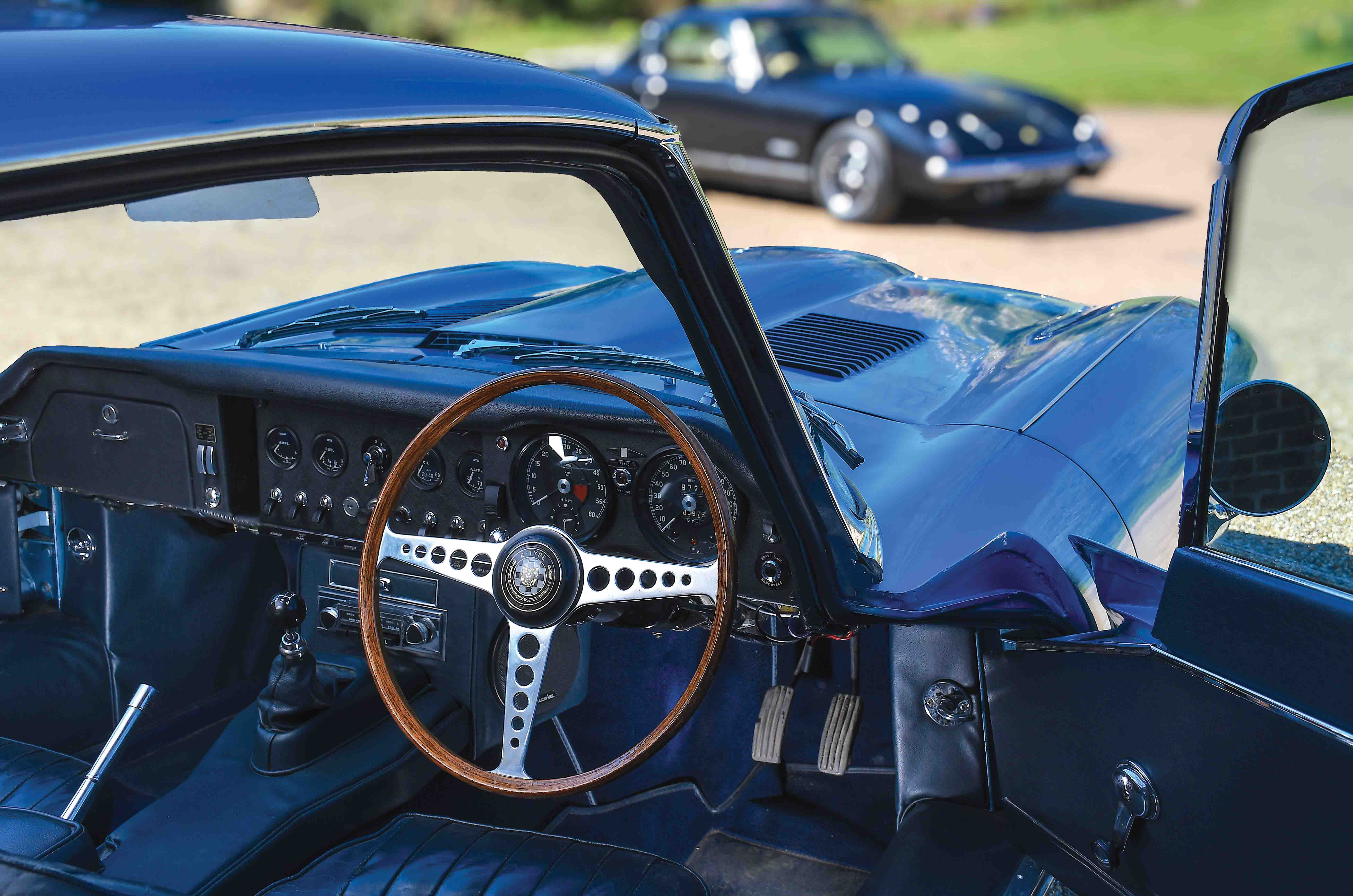 Classic & Sports Car – Jaguar E-type 2+2 vs Lotus Elan +2S: sports for all