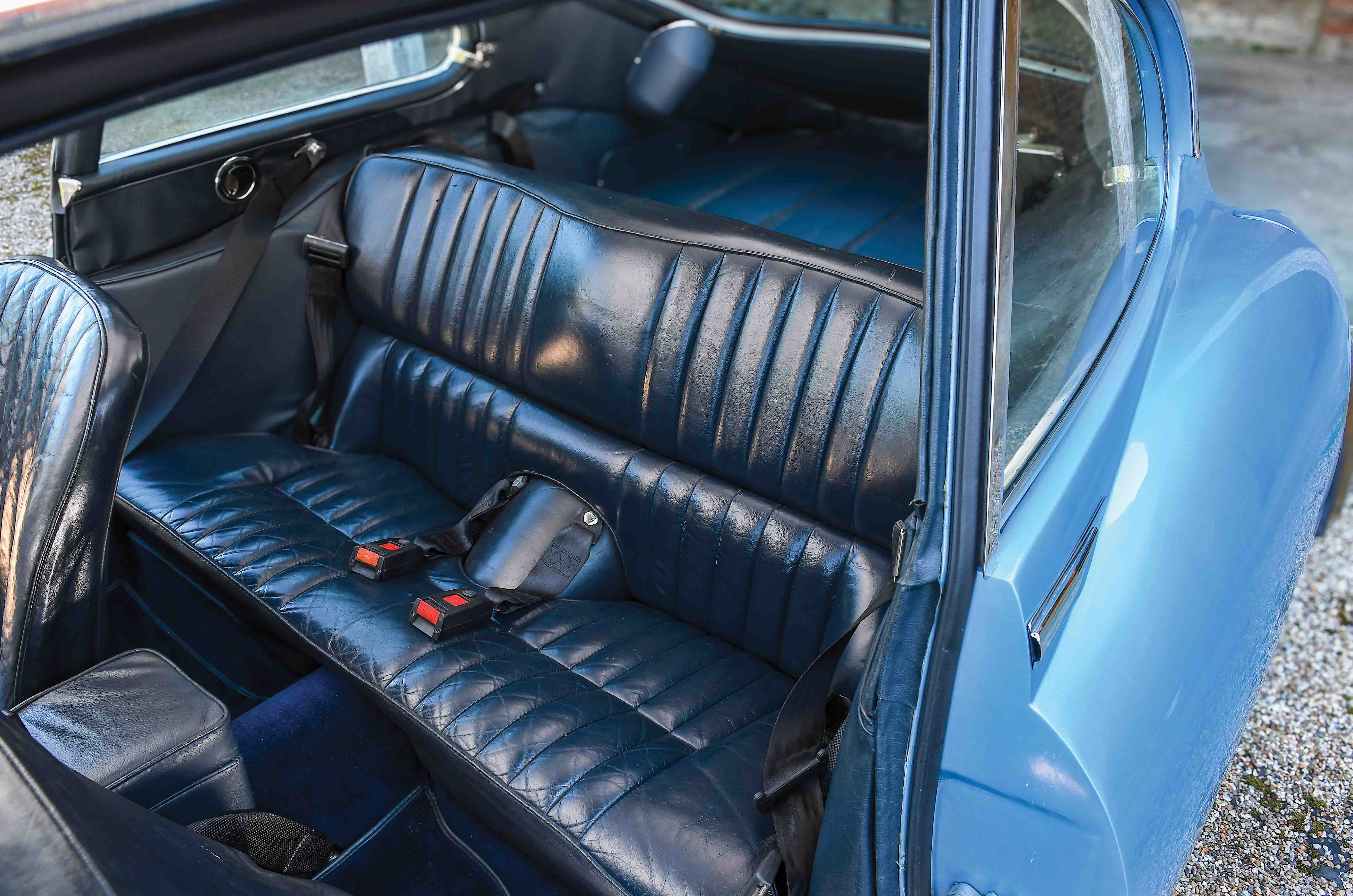 Classic & Sports Car – Jaguar E-type 2+2 vs Lotus Elan +2S: sports for all