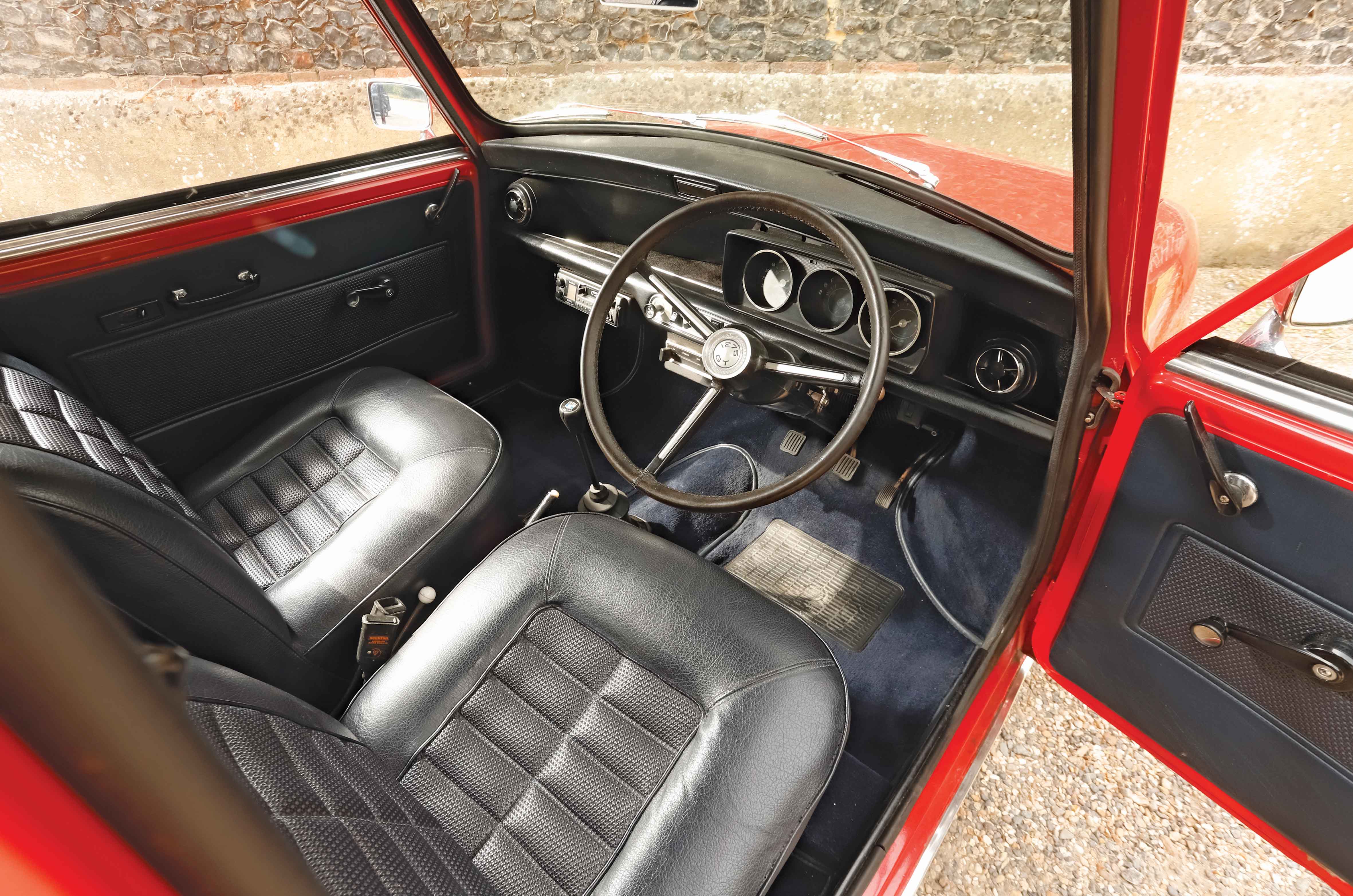 Classic & Sports Car – Minis vs Hillman Imps: back to front