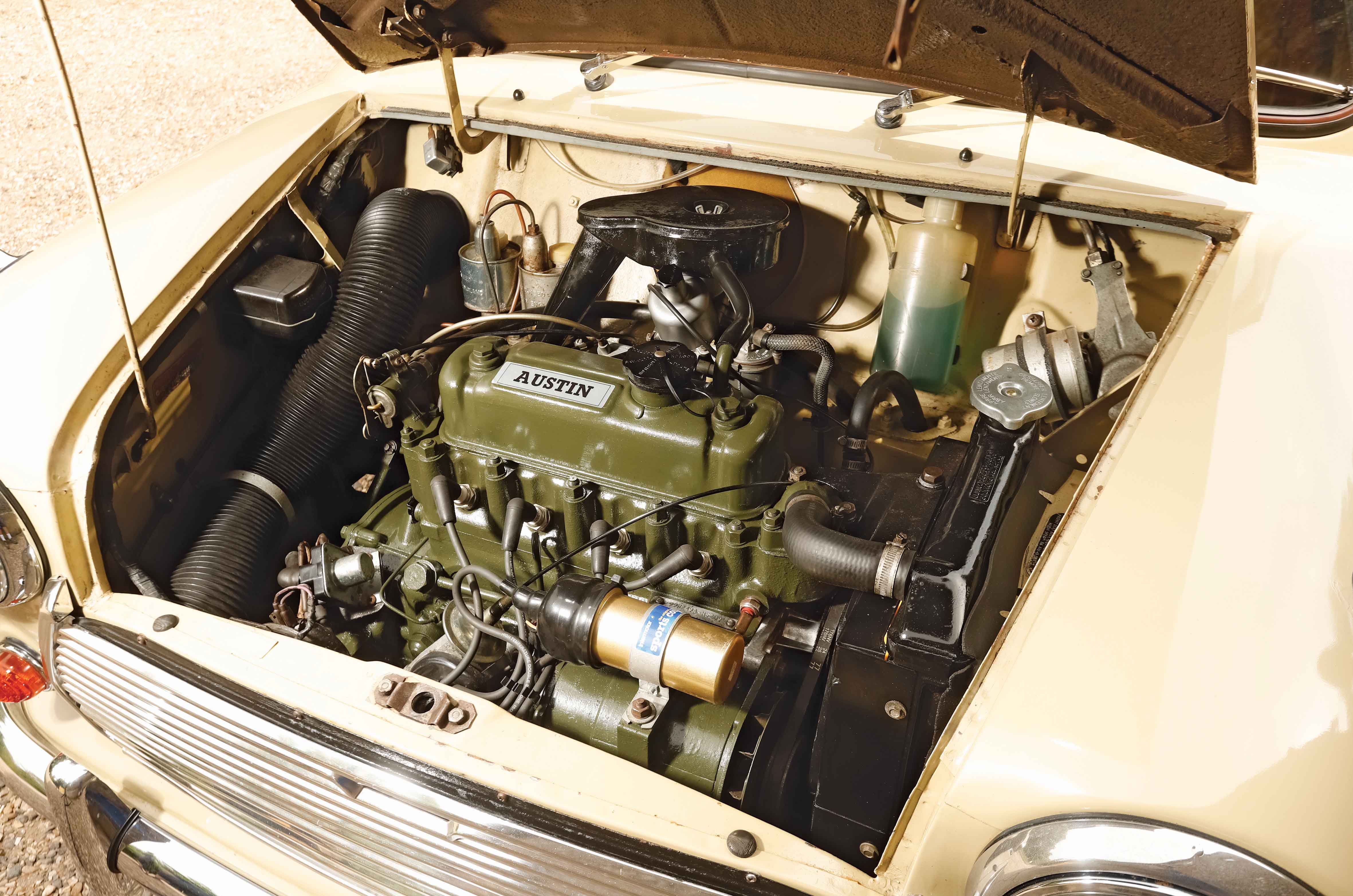 Classic & Sports Car – Minis vs Hillman Imps: back to front