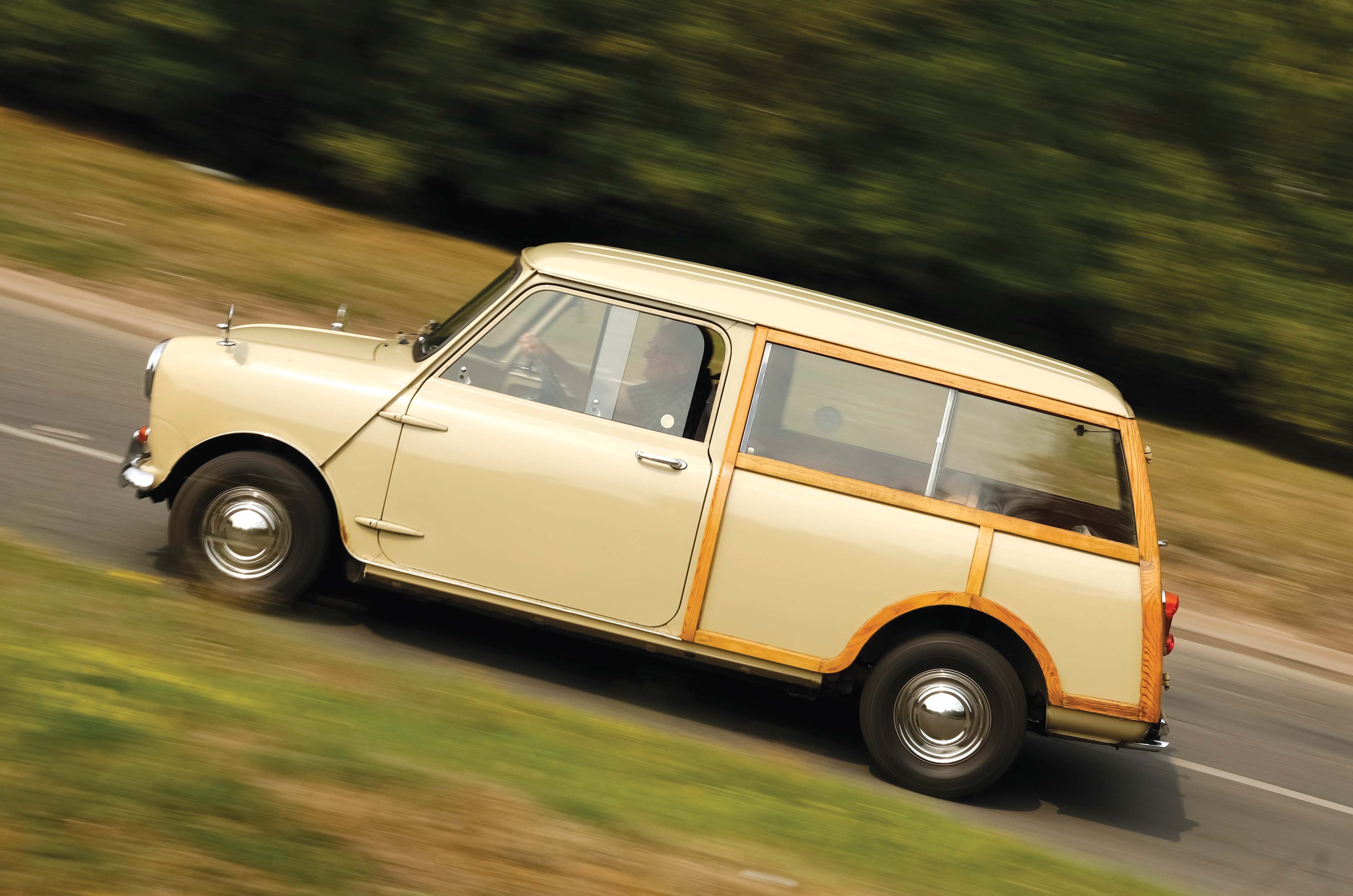 Classic & Sports Car – Minis vs Hillman Imps: back to front