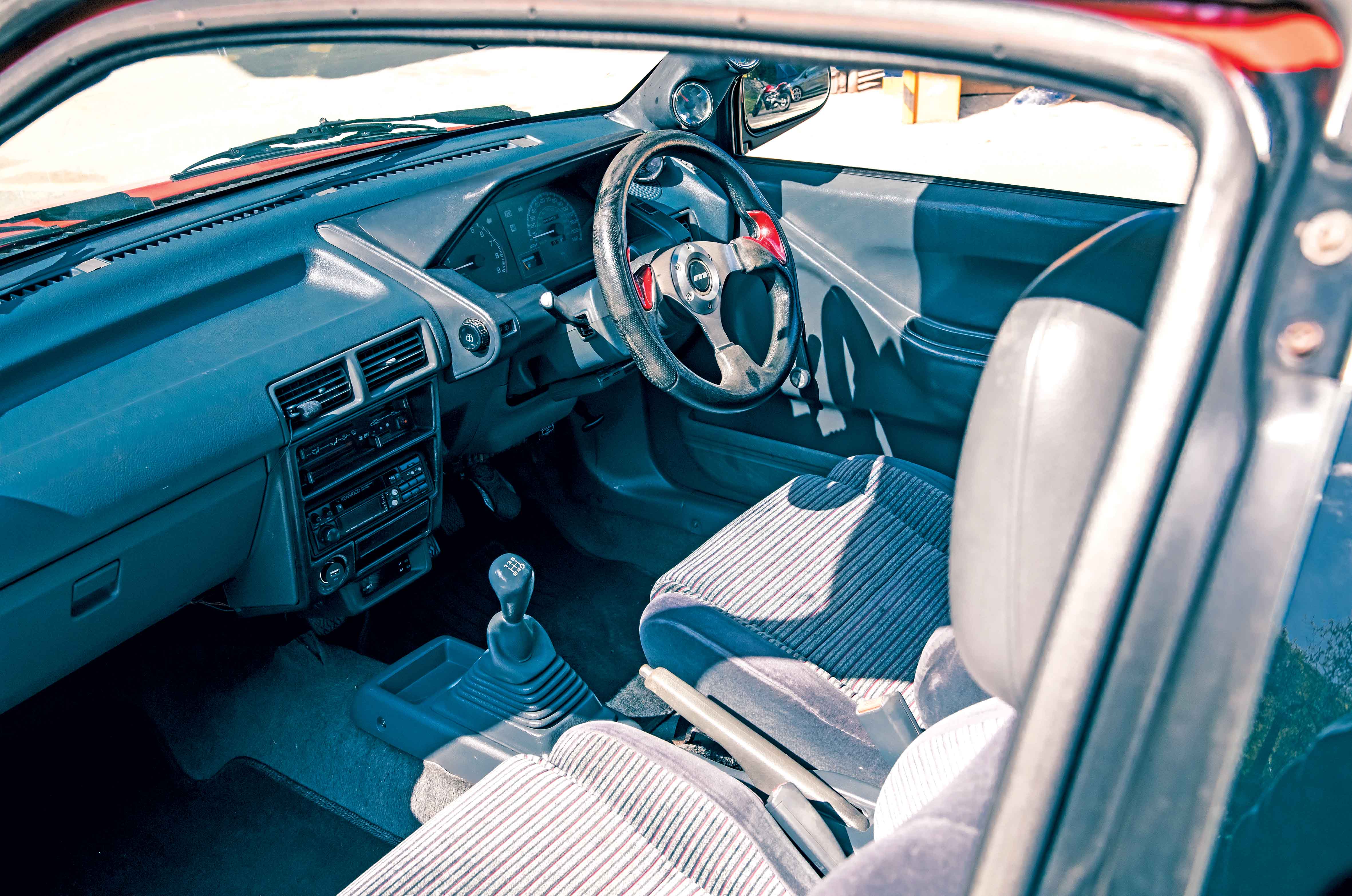 Classic & Sports Car – Volkswagen Polo G40 vs Daihatsu Charade GTti: forced introduction