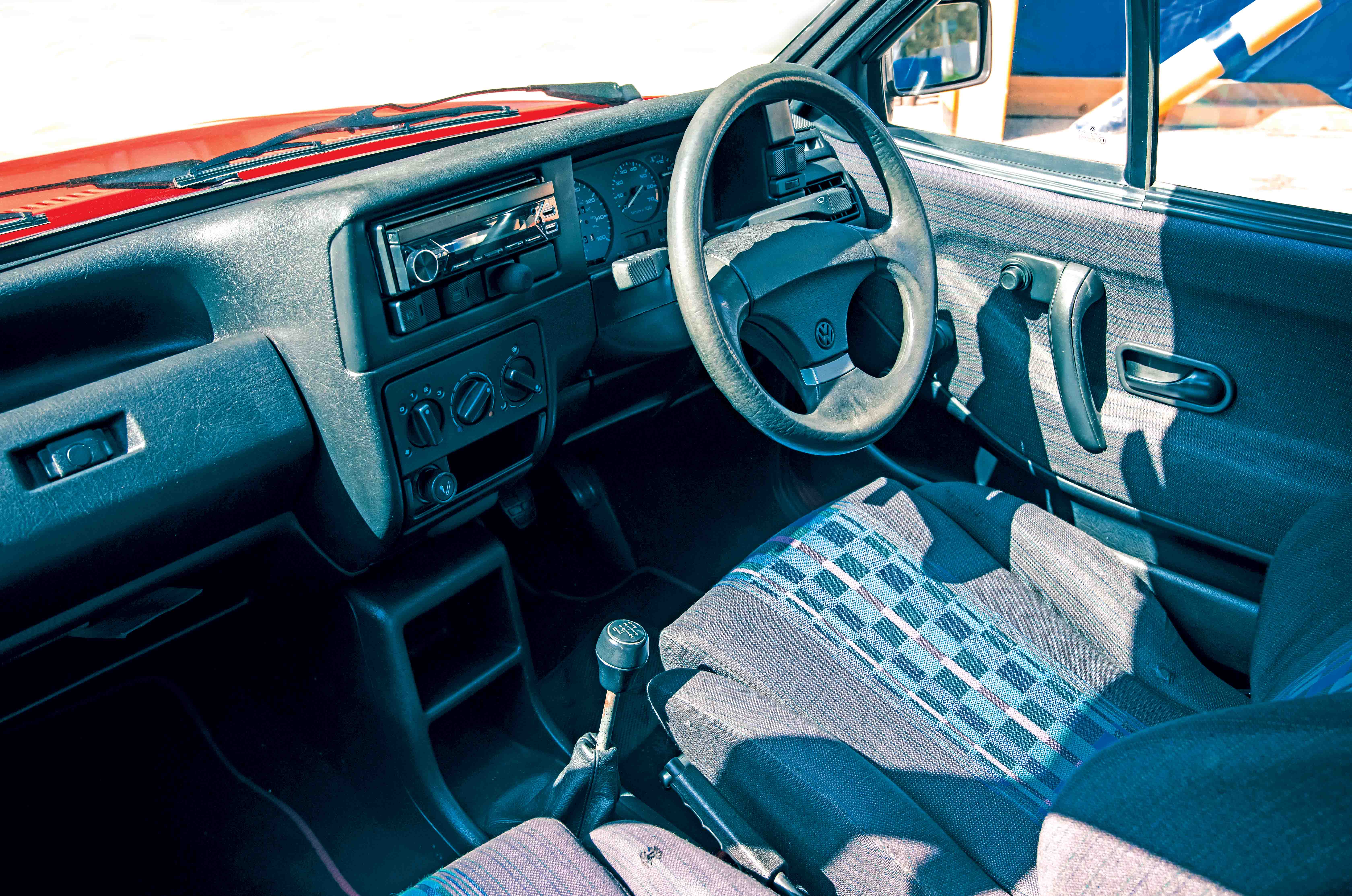 Classic & Sports Car – Volkswagen Polo G40 vs Daihatsu Charade GTti: forced introduction