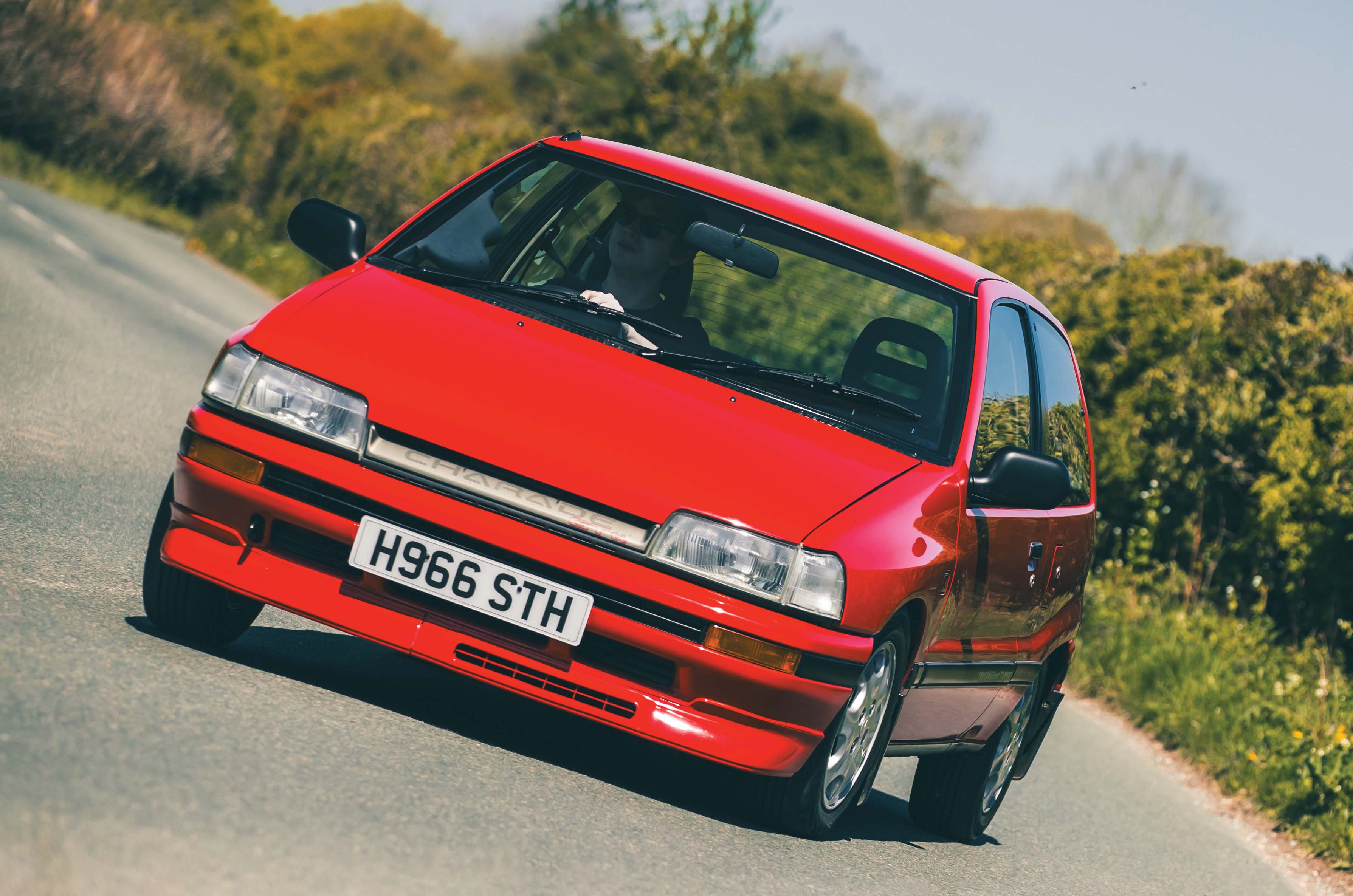 Classic & Sports Car – Volkswagen Polo G40 vs Daihatsu Charade GTti: forced introduction