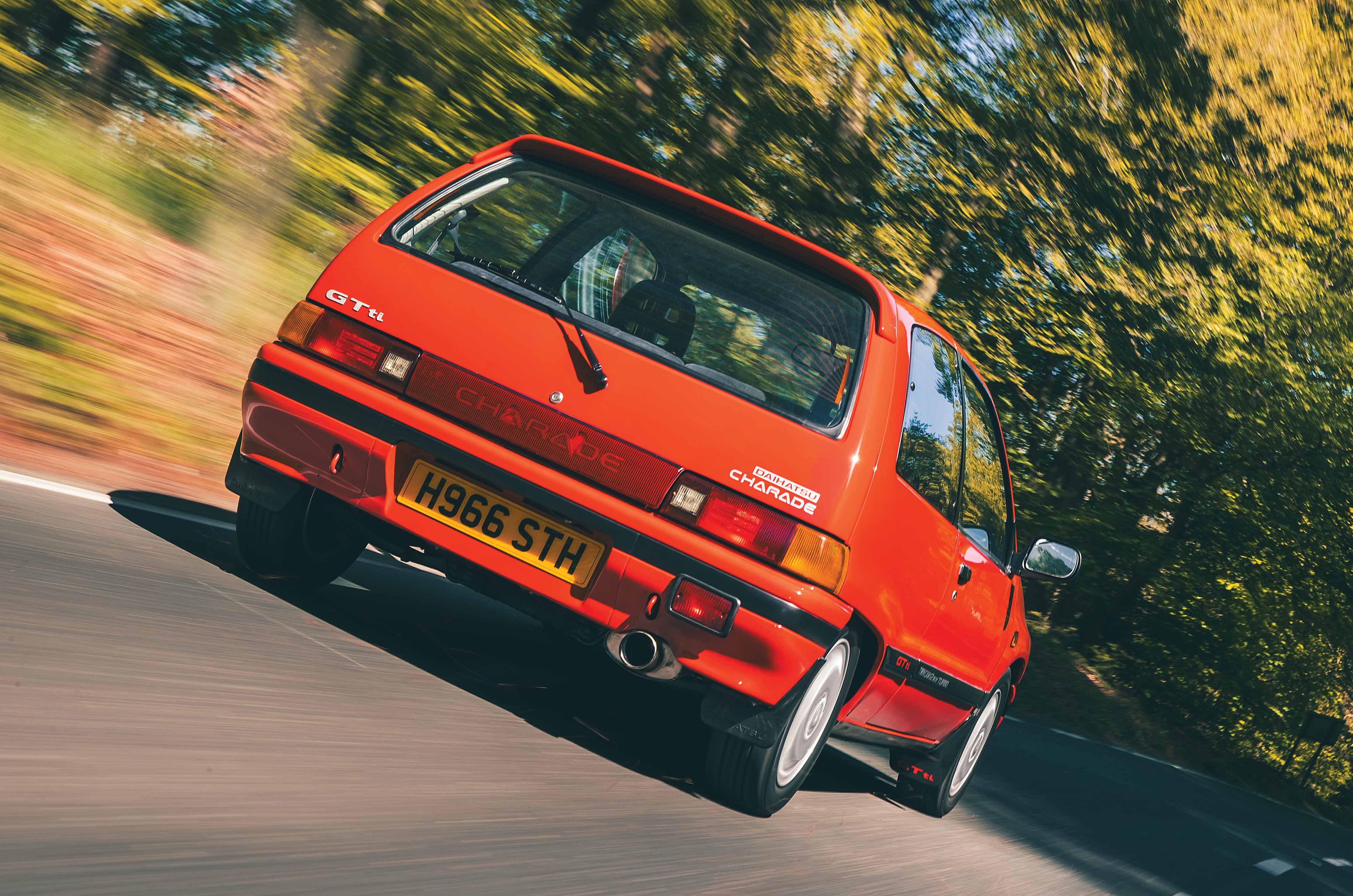 Classic & Sports Car – Volkswagen Polo G40 vs Daihatsu Charade GTti: forced introduction