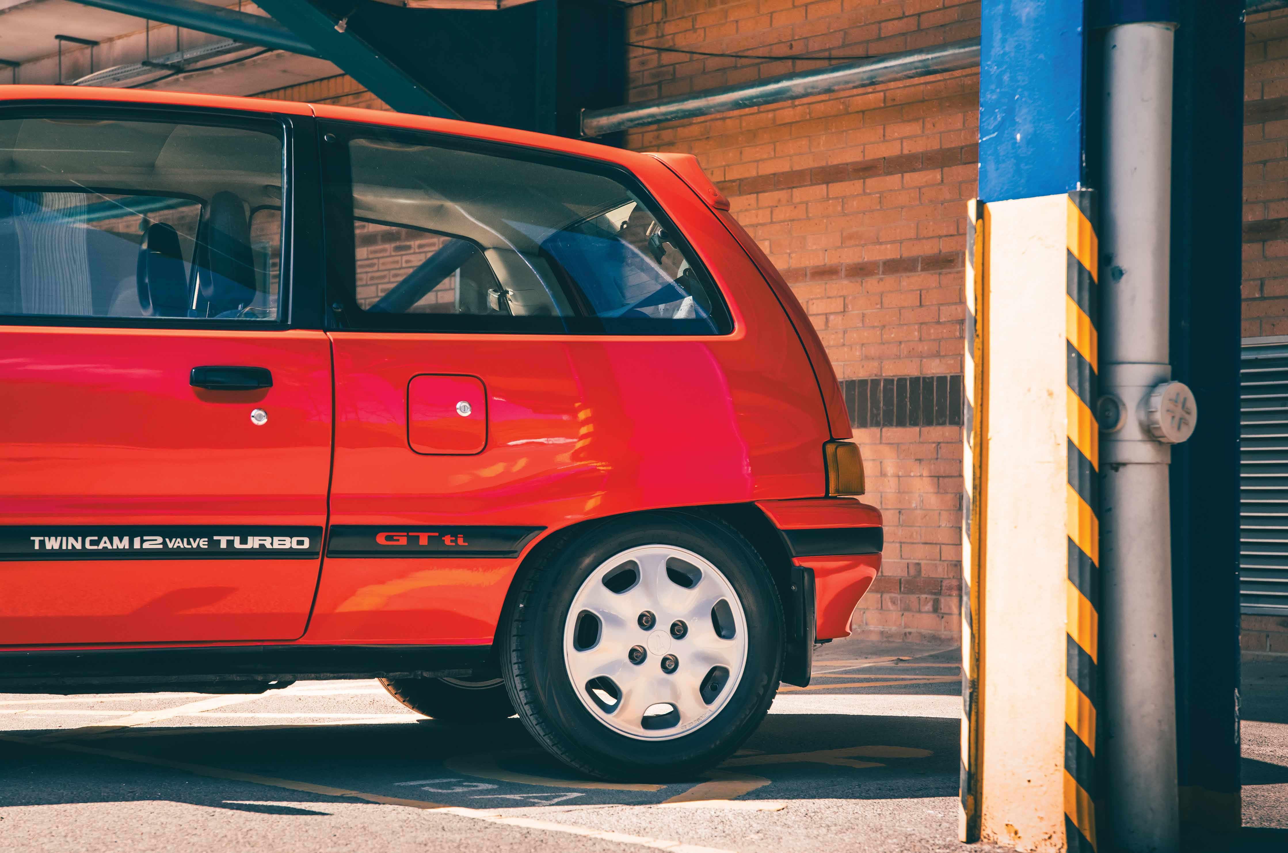 Classic & Sports Car – Volkswagen Polo G40 vs Daihatsu Charade GTti: forced introduction