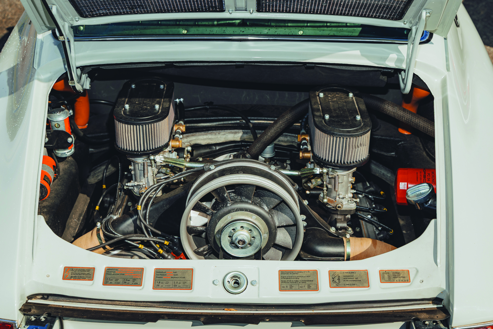 Classic & Sports Car – Ford Model T to McLaren F1: 20th-century trailblazers