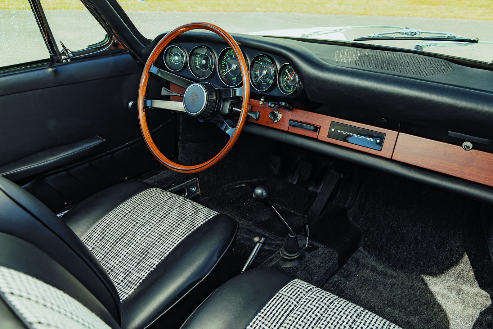 Classic & Sports Car – Ford Model T to McLaren F1: 20th-century trailblazers