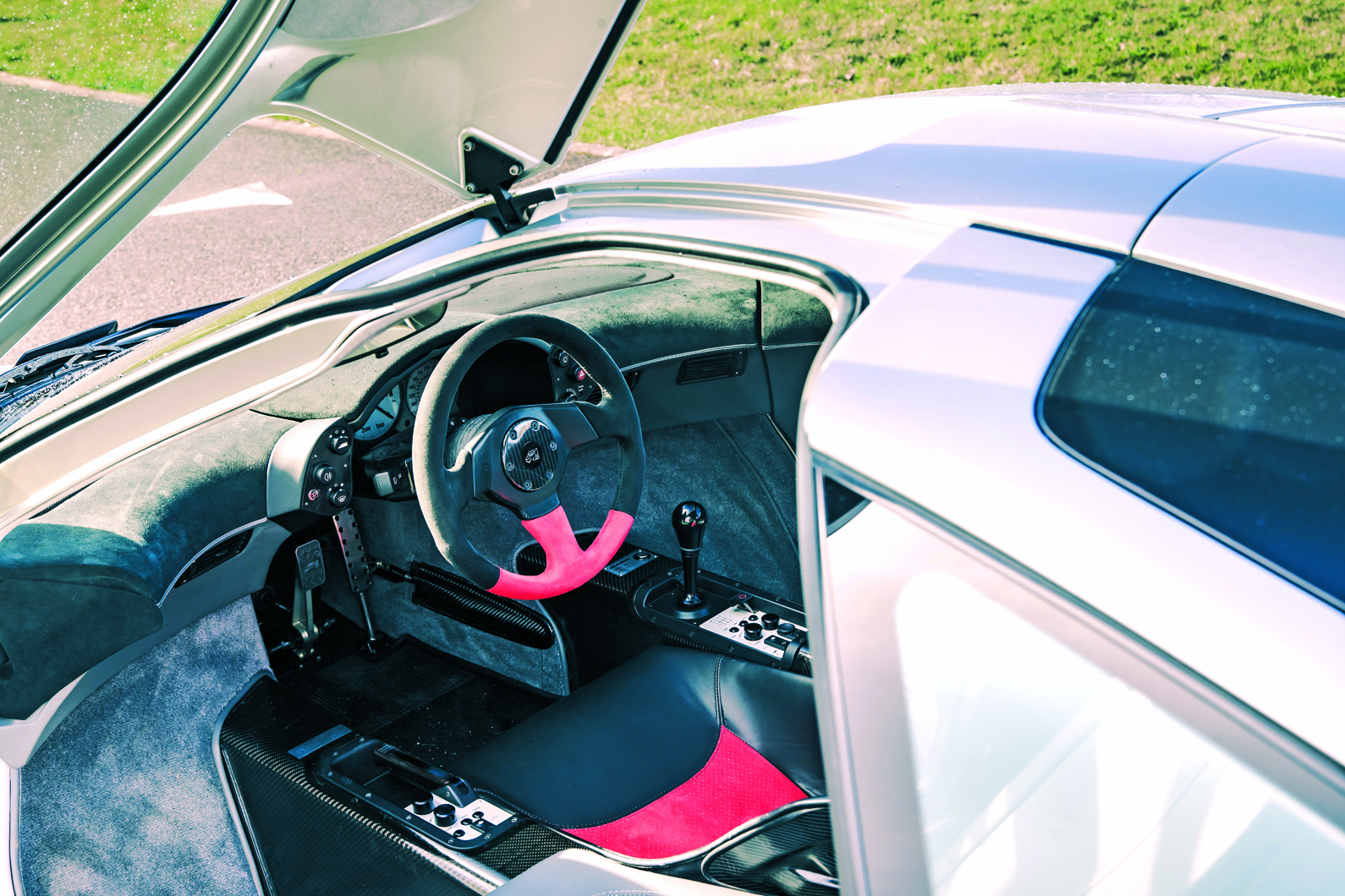 Classic & Sports Car – Ford Model T to McLaren F1: 20th-century trailblazers
