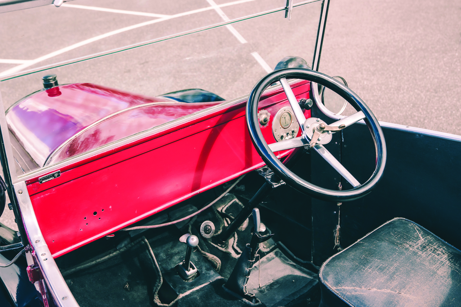 Classic & Sports Car – Ford Model T to McLaren F1: 20th-century trailblazers