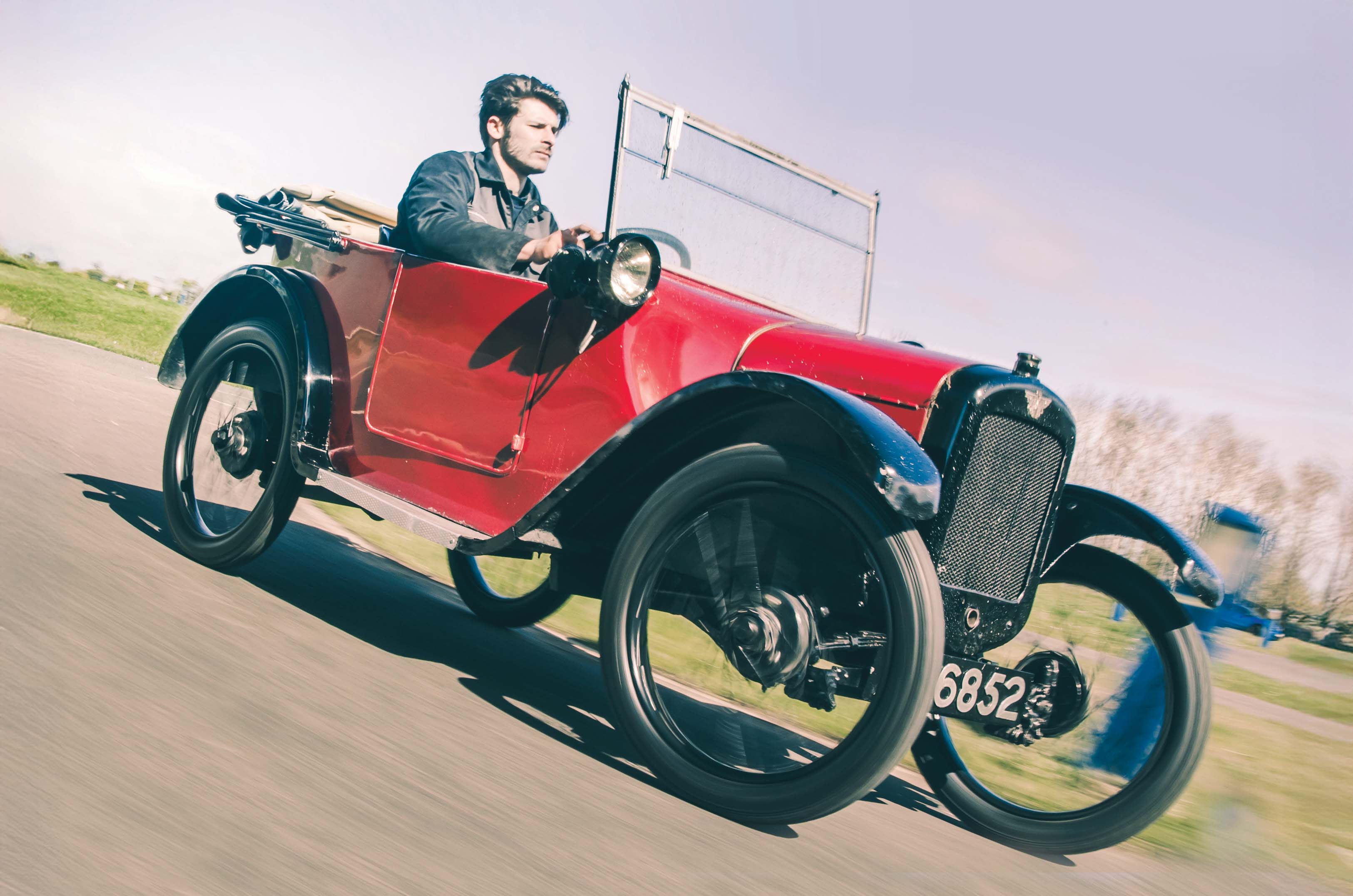 Classic & Sports Car – Ford Model T to McLaren F1: 20th-century trailblazers