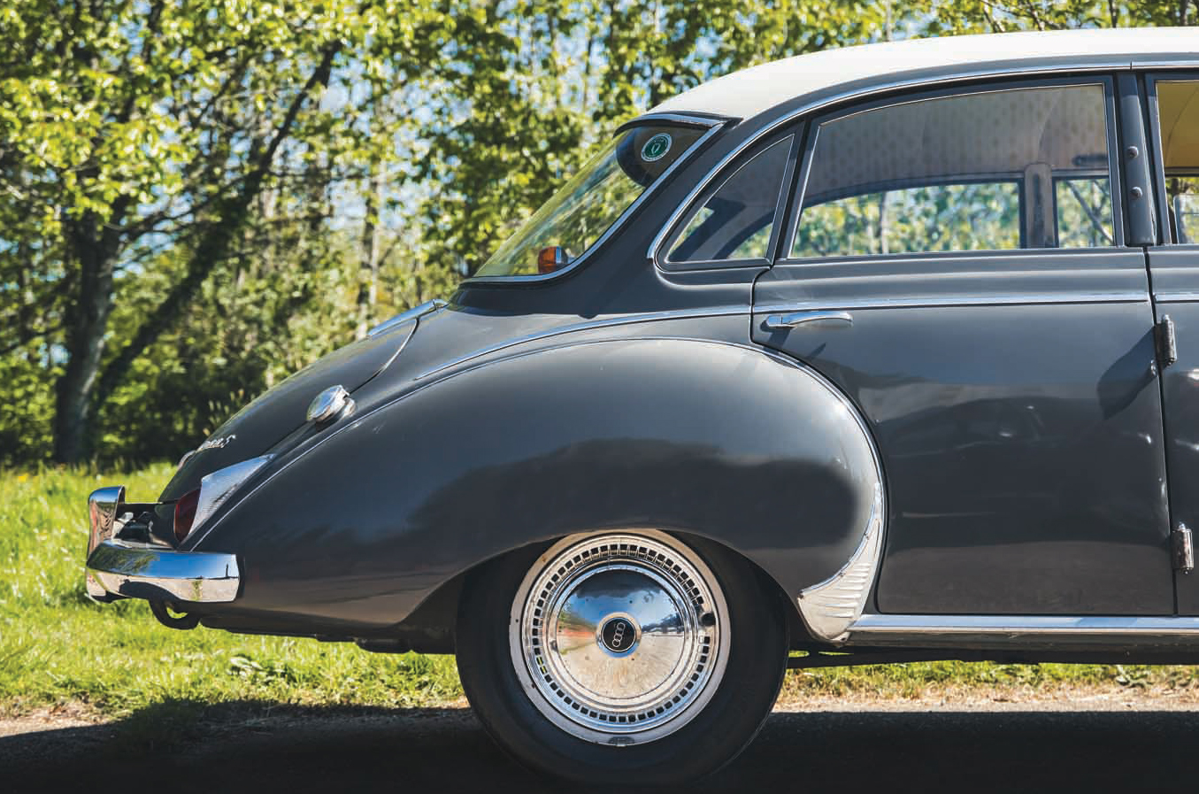 Classic & Sports Car – Panhard PL17 vs Auto Union 1000S: spot the difference