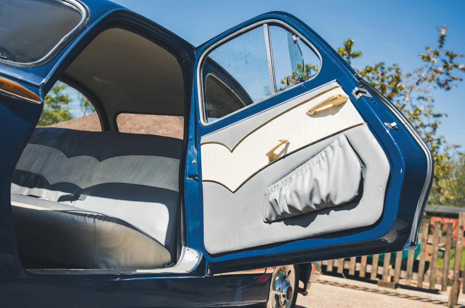 Classic & Sports Car – Panhard PL17 vs Auto Union 1000S: spot the difference