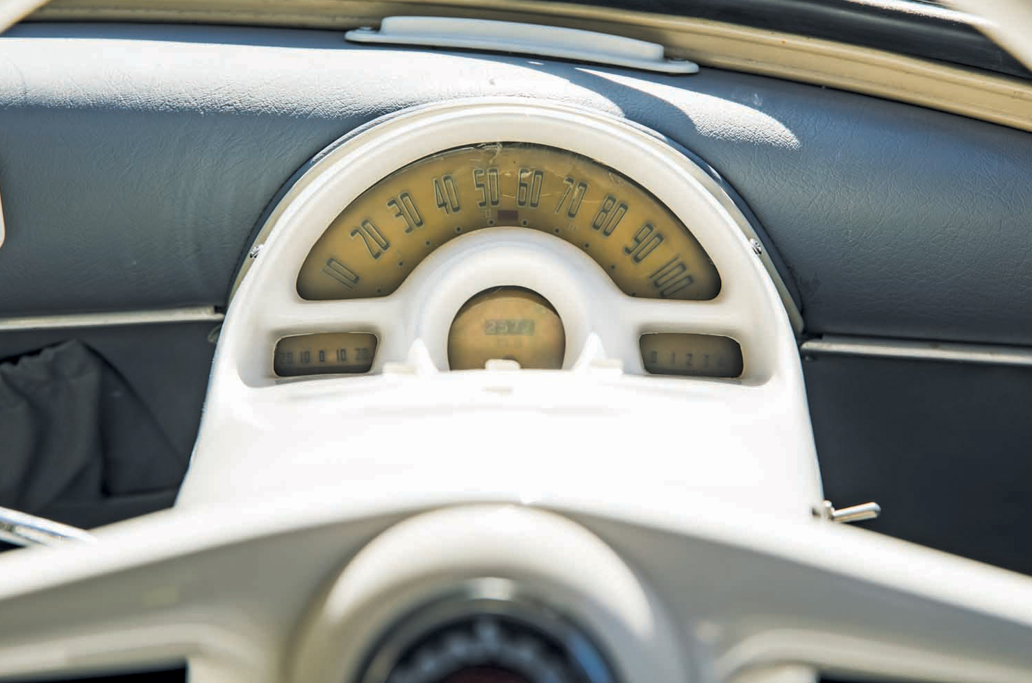 Classic & Sports Car – Panhard PL17 vs Auto Union 1000S: spot the difference