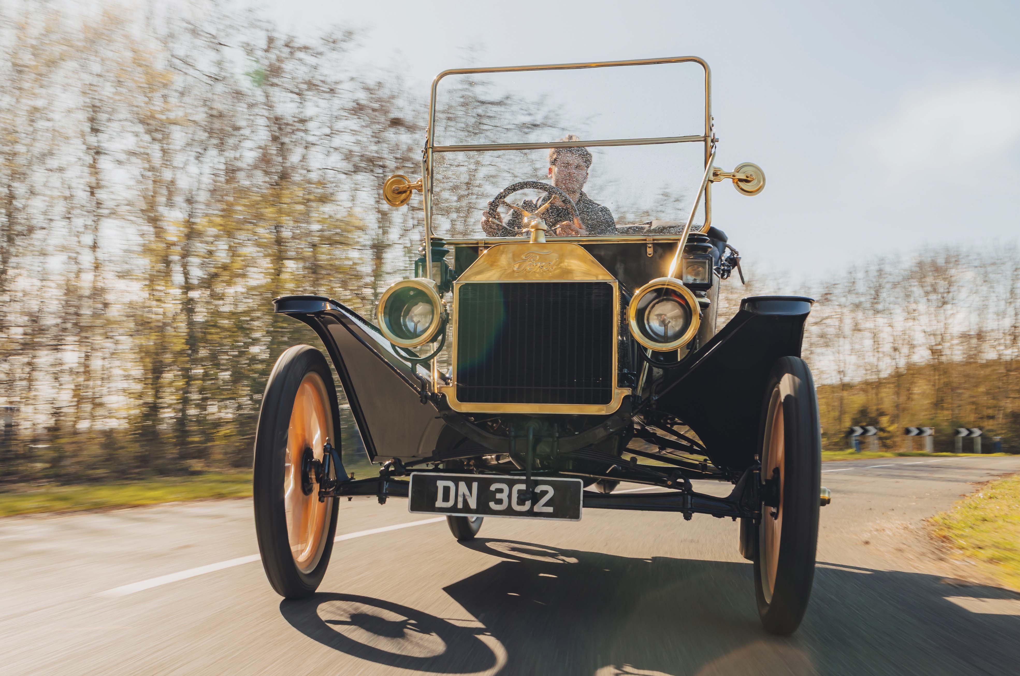 Classic & Sports Car – Ford Model T to McLaren F1: 20th-century trailblazers