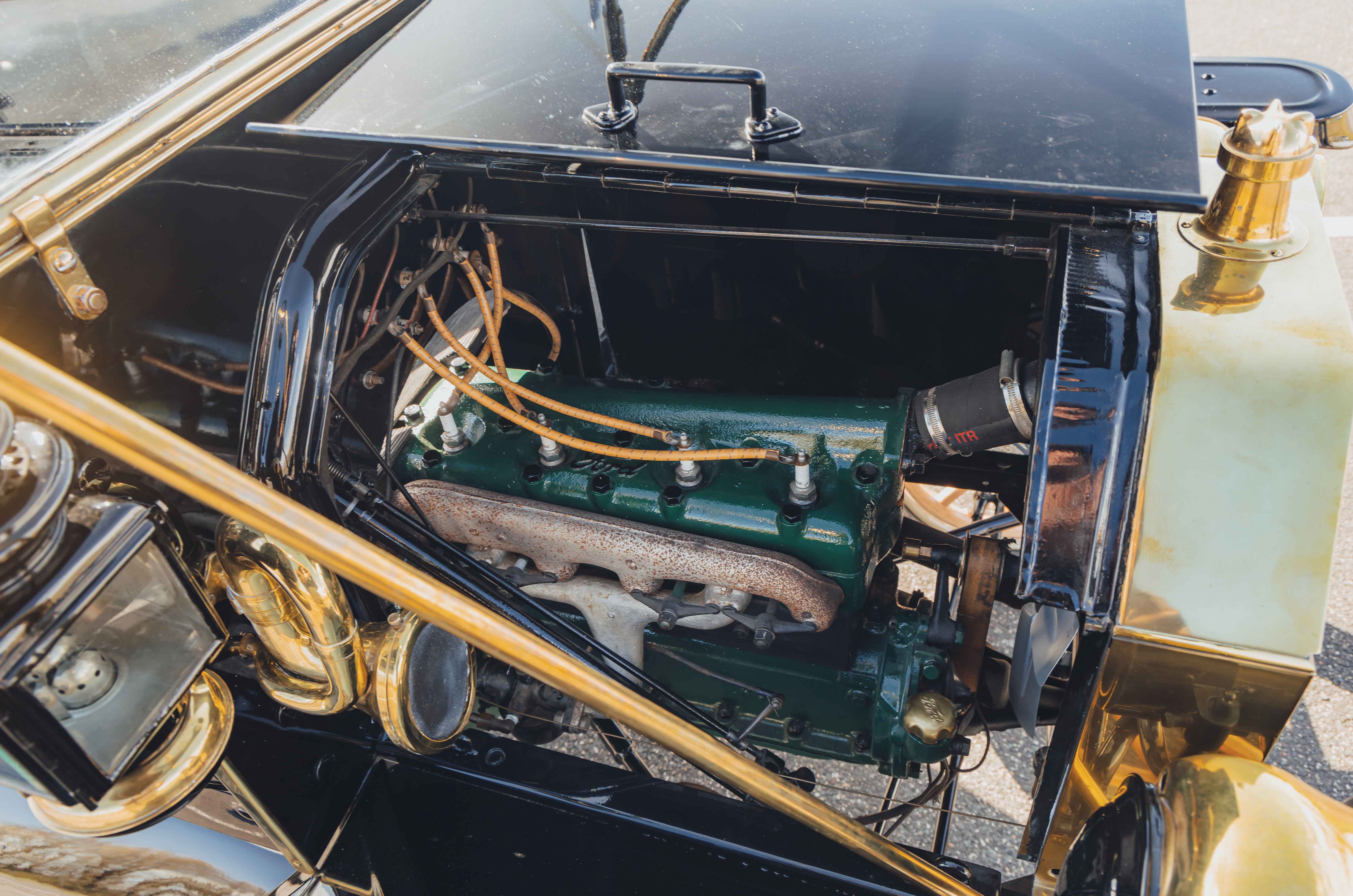 Classic & Sports Car – Ford Model T to McLaren F1: 20th-century trailblazers