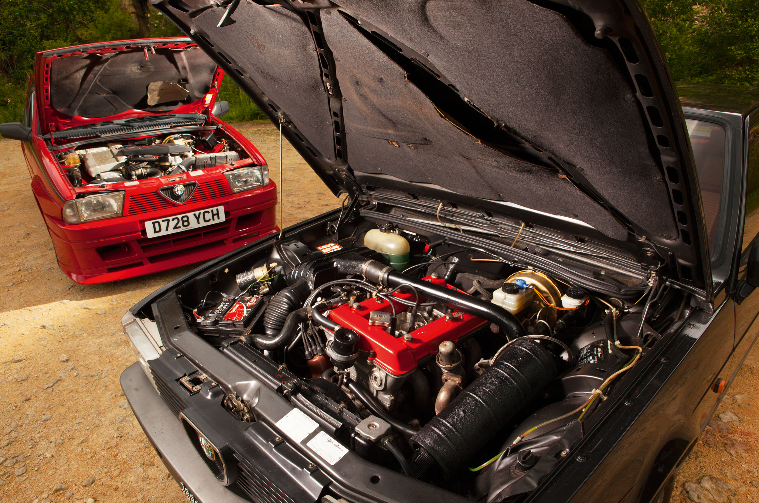 Classic & Sports Car – Alfa Romeo Giulietta Turbodelta vs 75 Turbo Evoluzione: special forces