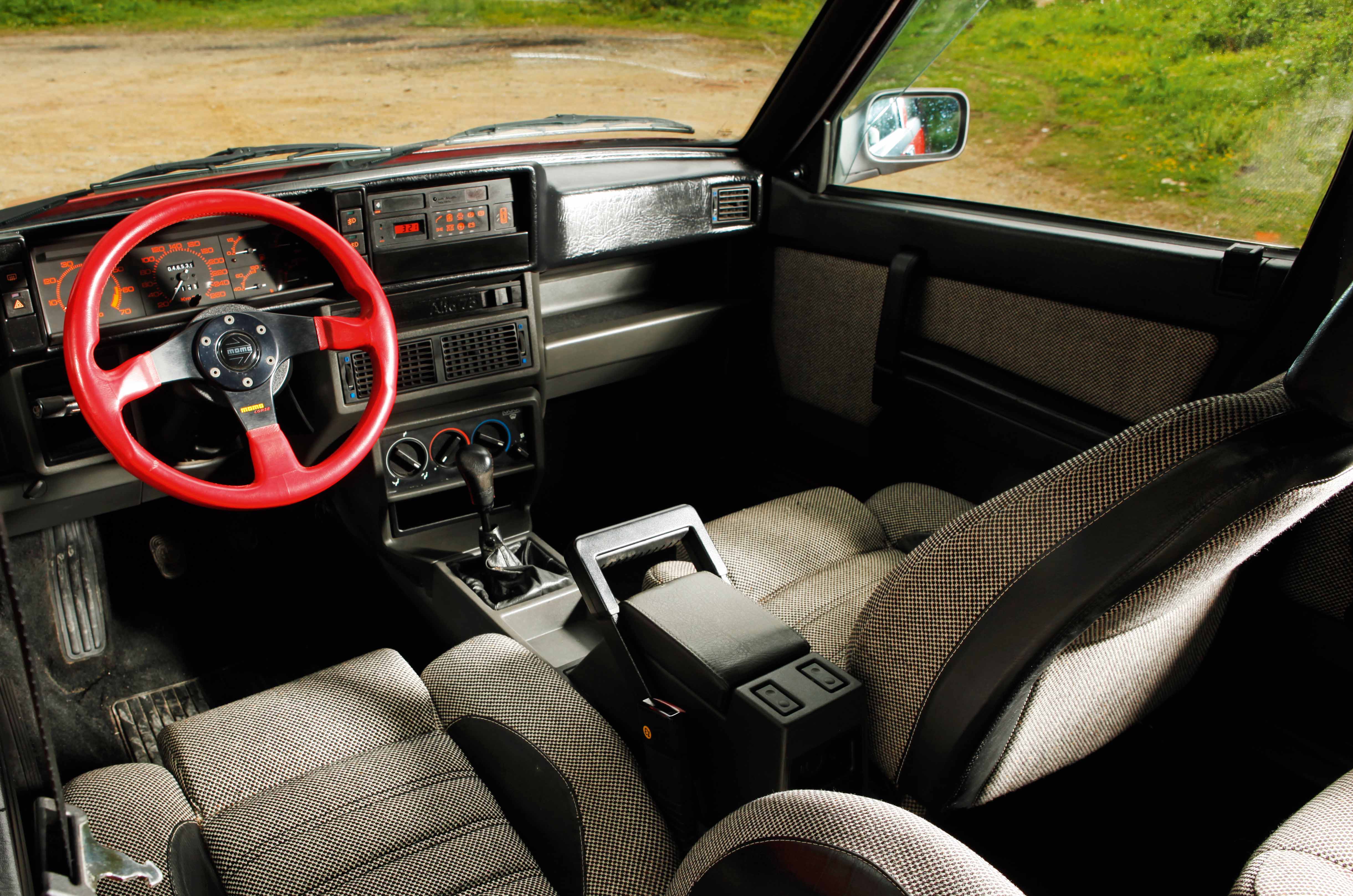Classic & Sports Car – Alfa Romeo Giulietta Turbodelta vs 75 Turbo Evoluzione: special forces