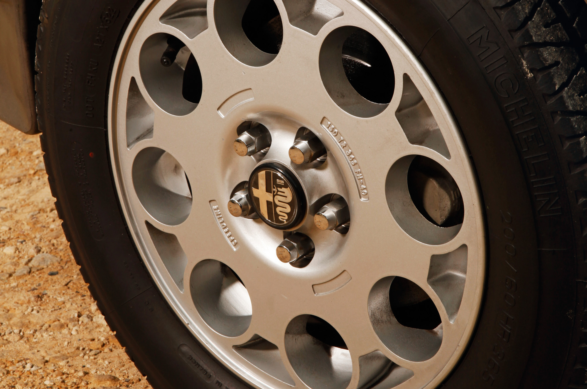 Classic & Sports Car – Alfa Romeo Giulietta Turbodelta vs 75 Turbo Evoluzione: special forces