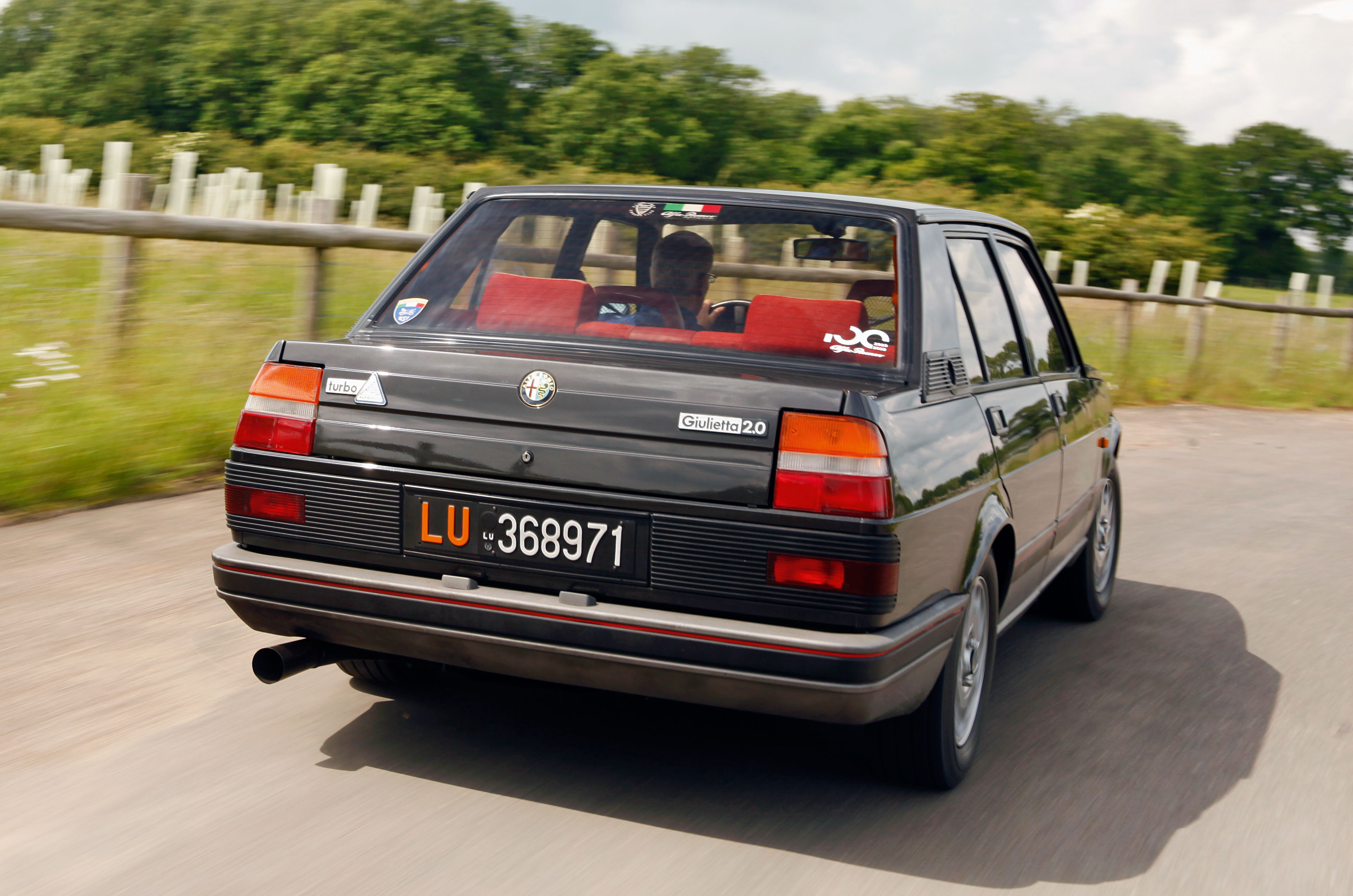 Classic & Sports Car – Alfa Romeo Giulietta Turbodelta vs 75 Turbo Evoluzione: special forces
