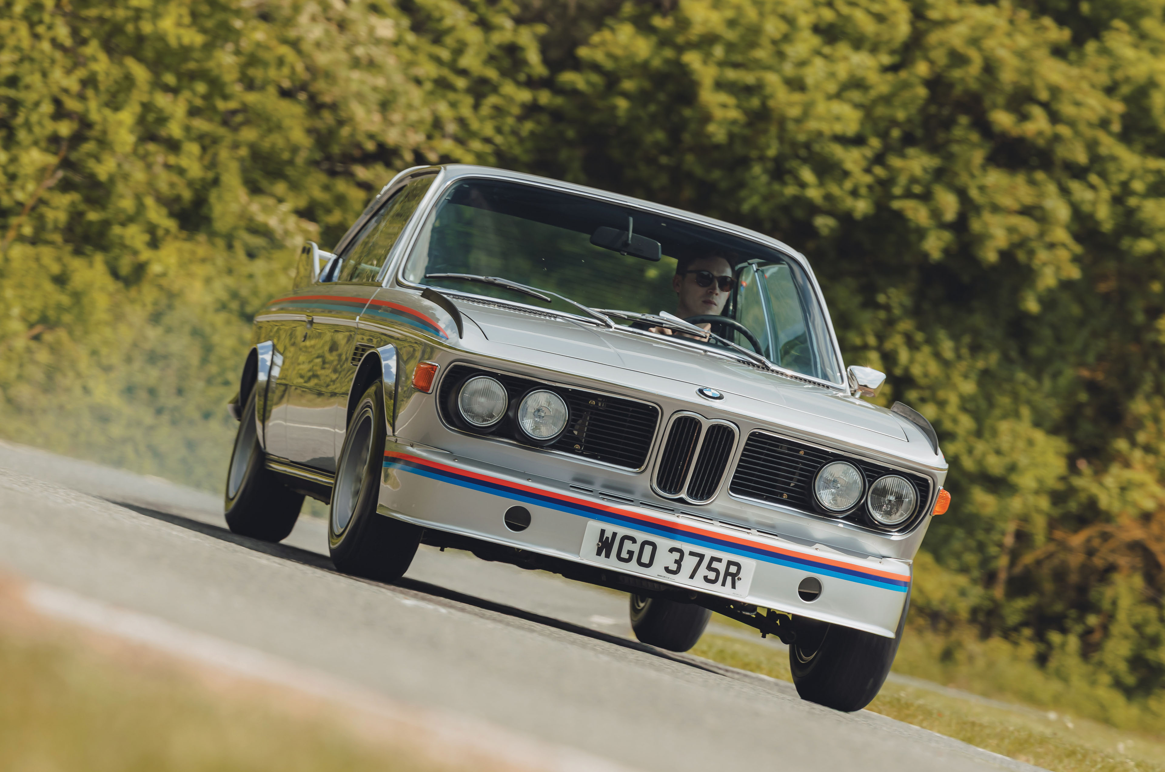 Classic & Sports Car – BMW 3.0 CSL ‘Batmobile’ vs Porsche 911 Carrera RS 2.7: the speed of light