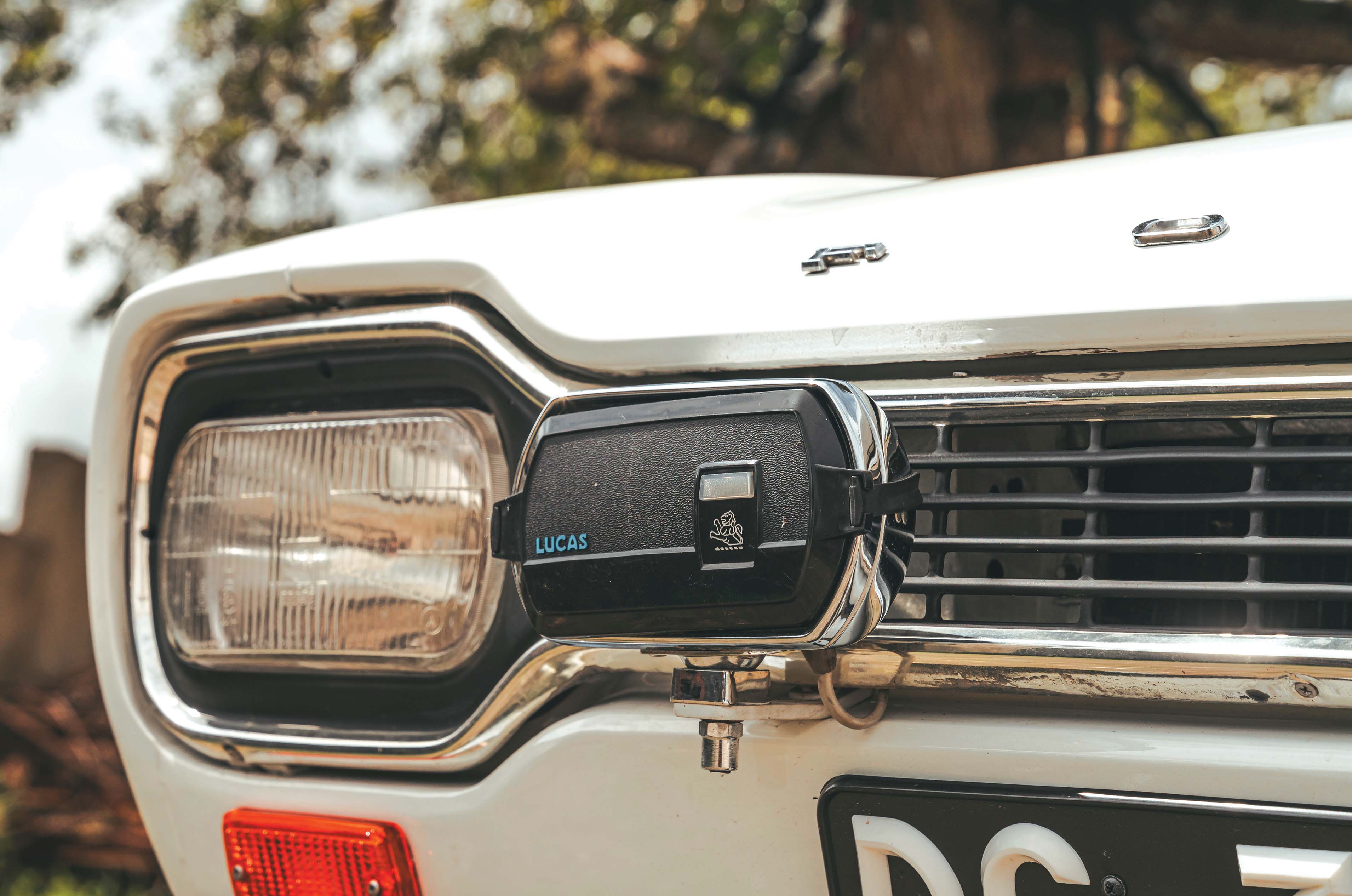 Classic & Sports Car – Austin Mini Cooper MkII vs Ford Escort 1300 GT