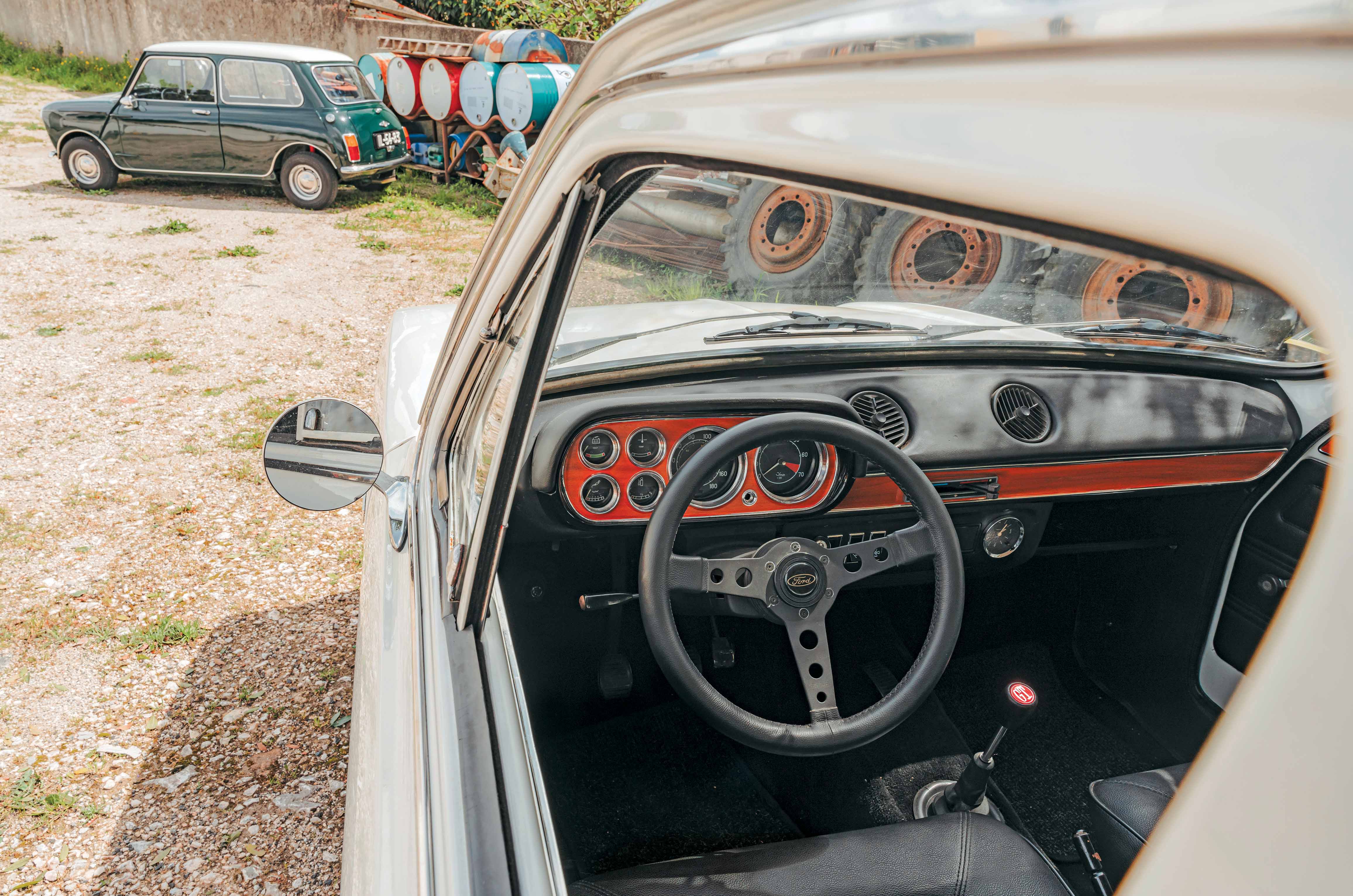Classic & Sports Car – Austin Mini Cooper MkII vs Ford Escort 1300 GT