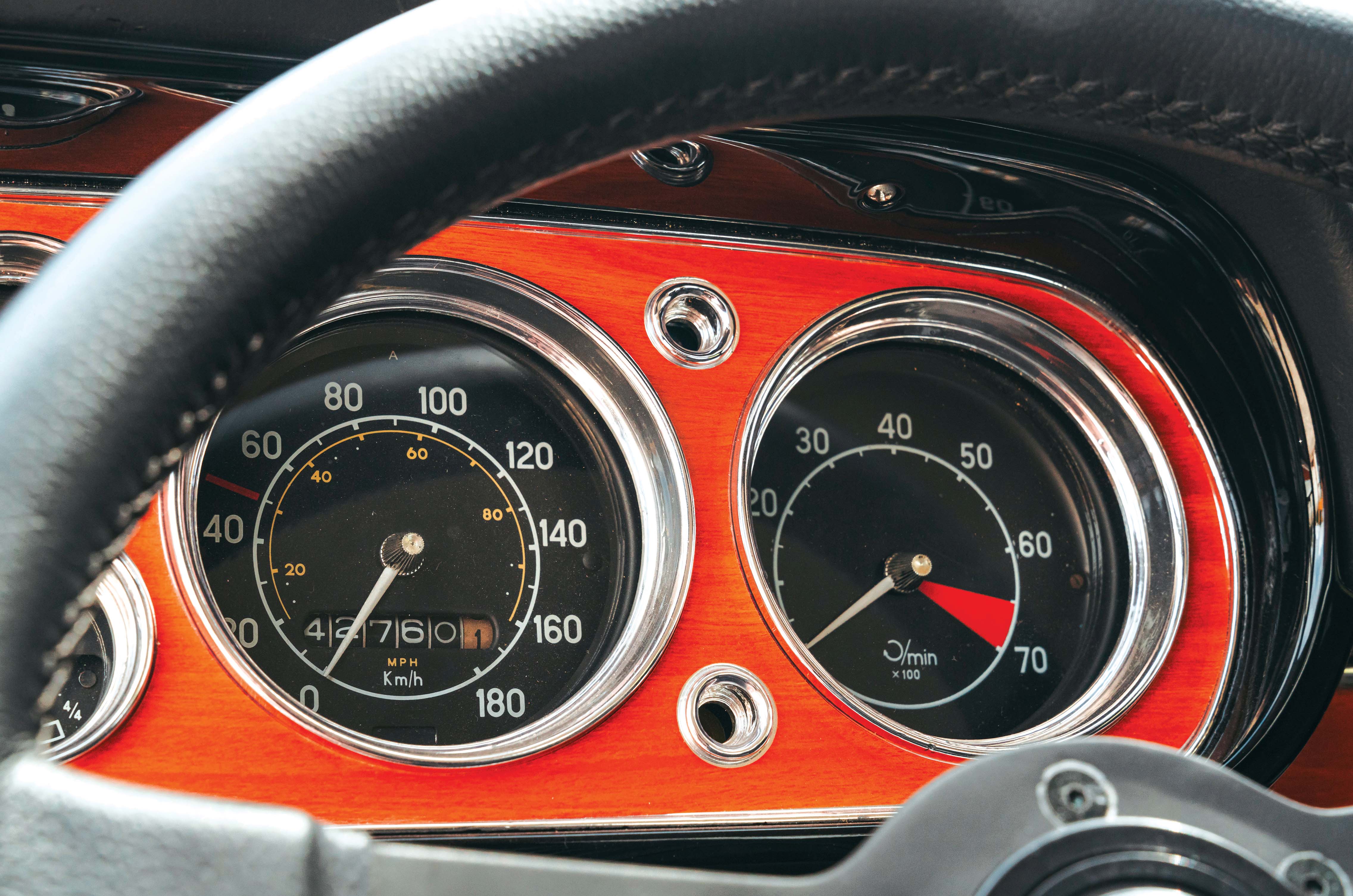Classic & Sports Car – Austin Mini Cooper MkII vs Ford Escort 1300 GT