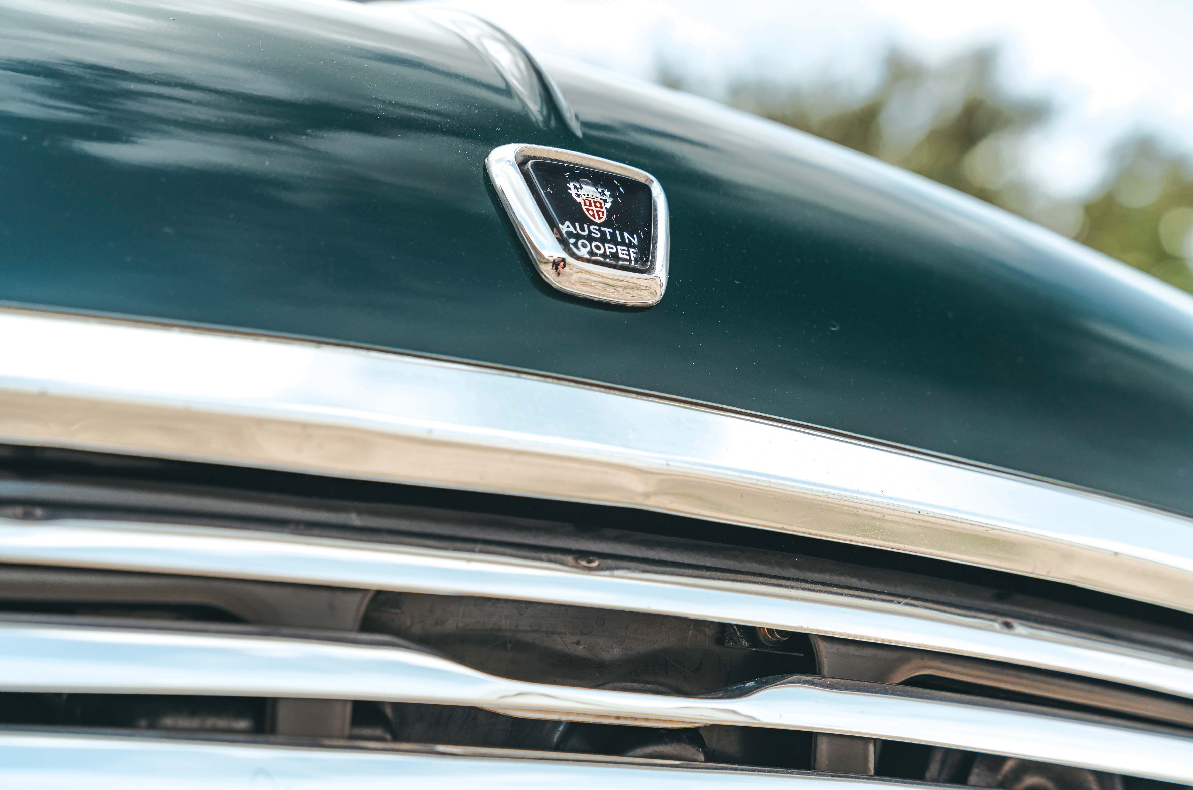 Classic & Sports Car – Austin Mini Cooper MkII vs Ford Escort 1300 GT