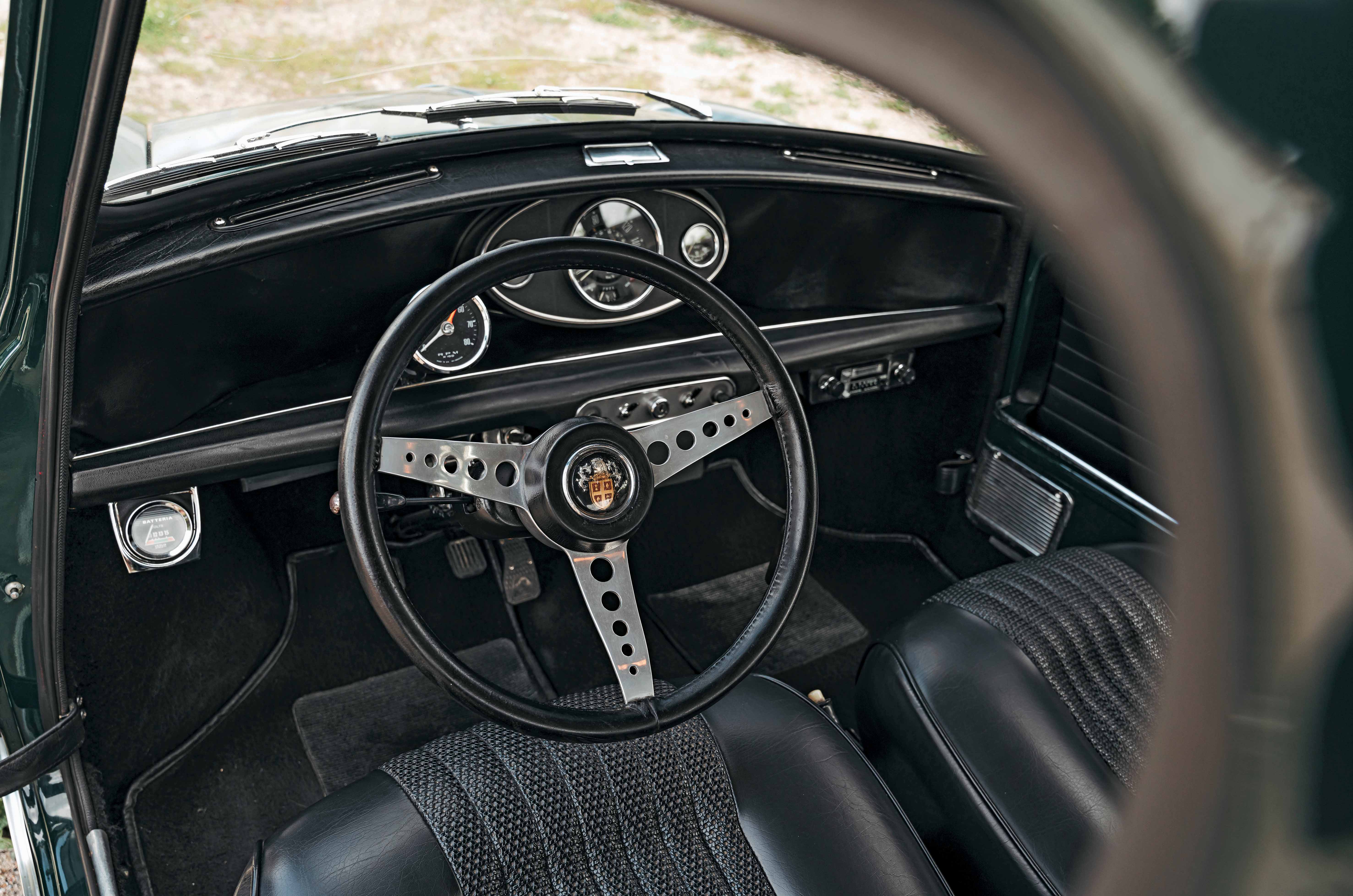 Classic & Sports Car – Austin Mini Cooper MkII vs Ford Escort 1300 GT