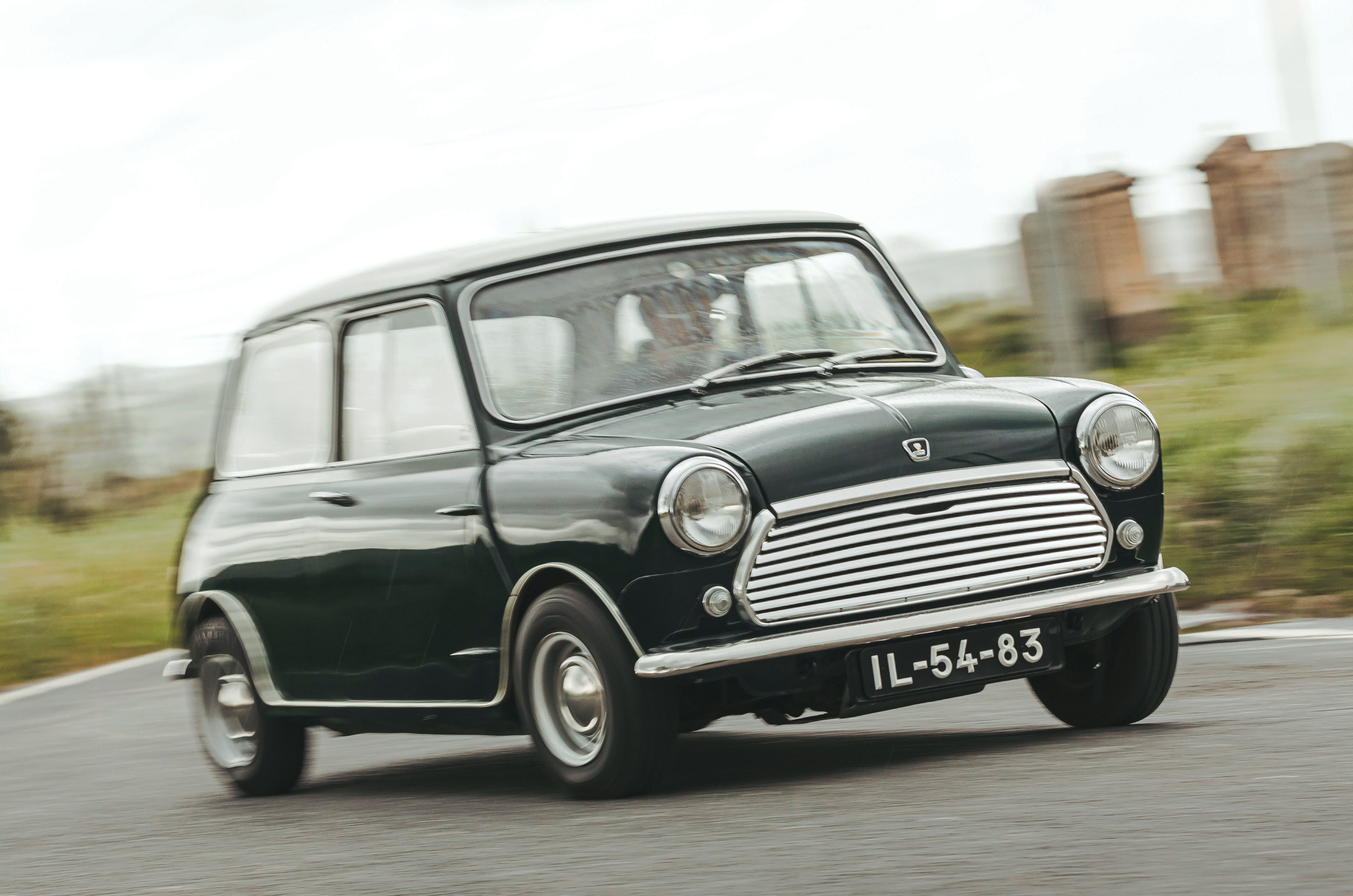 Classic & Sports Car – Austin Mini Cooper MkII vs Ford Escort 1300 GT
