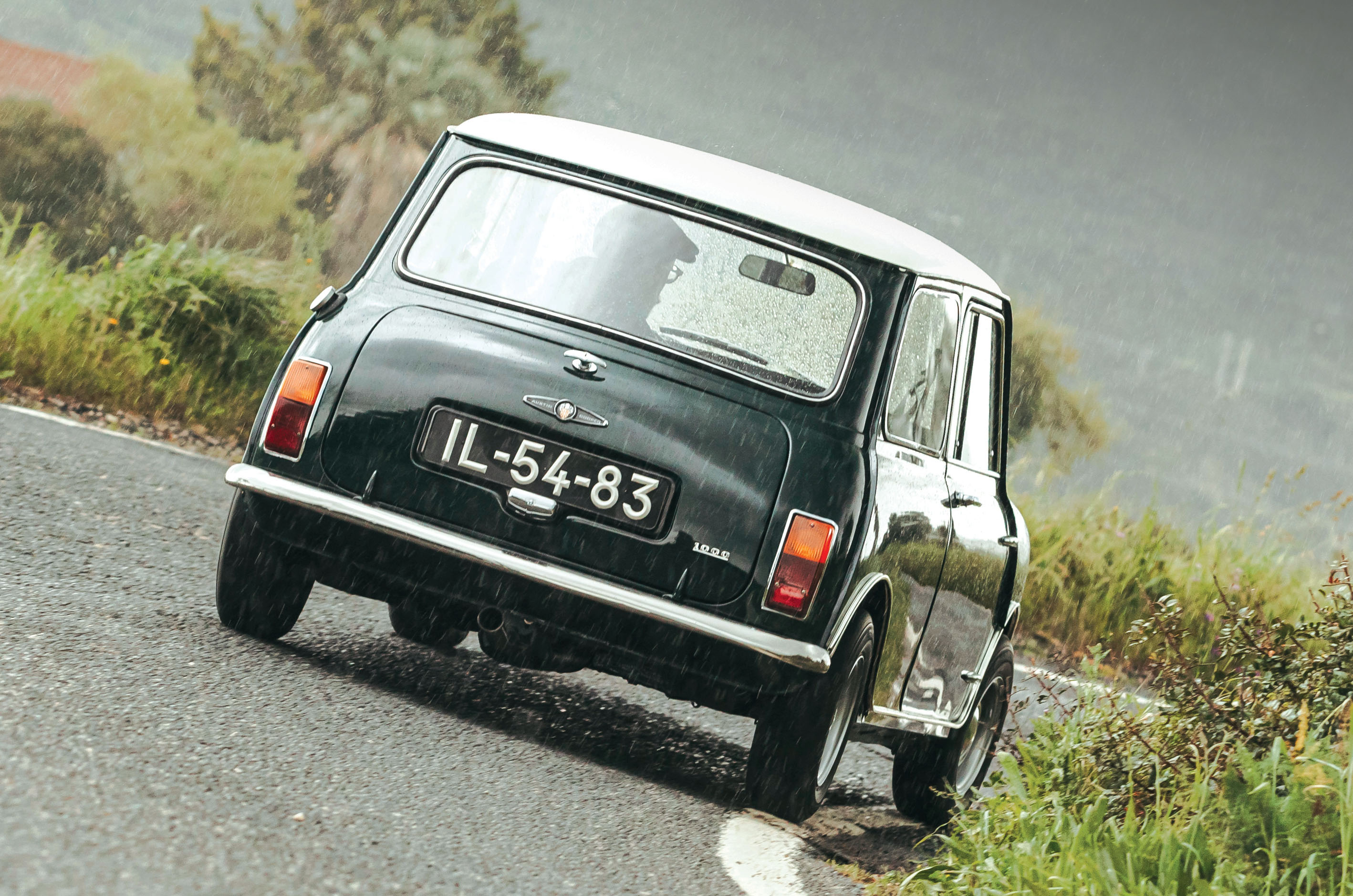 Classic & Sports Car – Austin Mini Cooper MkII vs Ford Escort 1300 GT