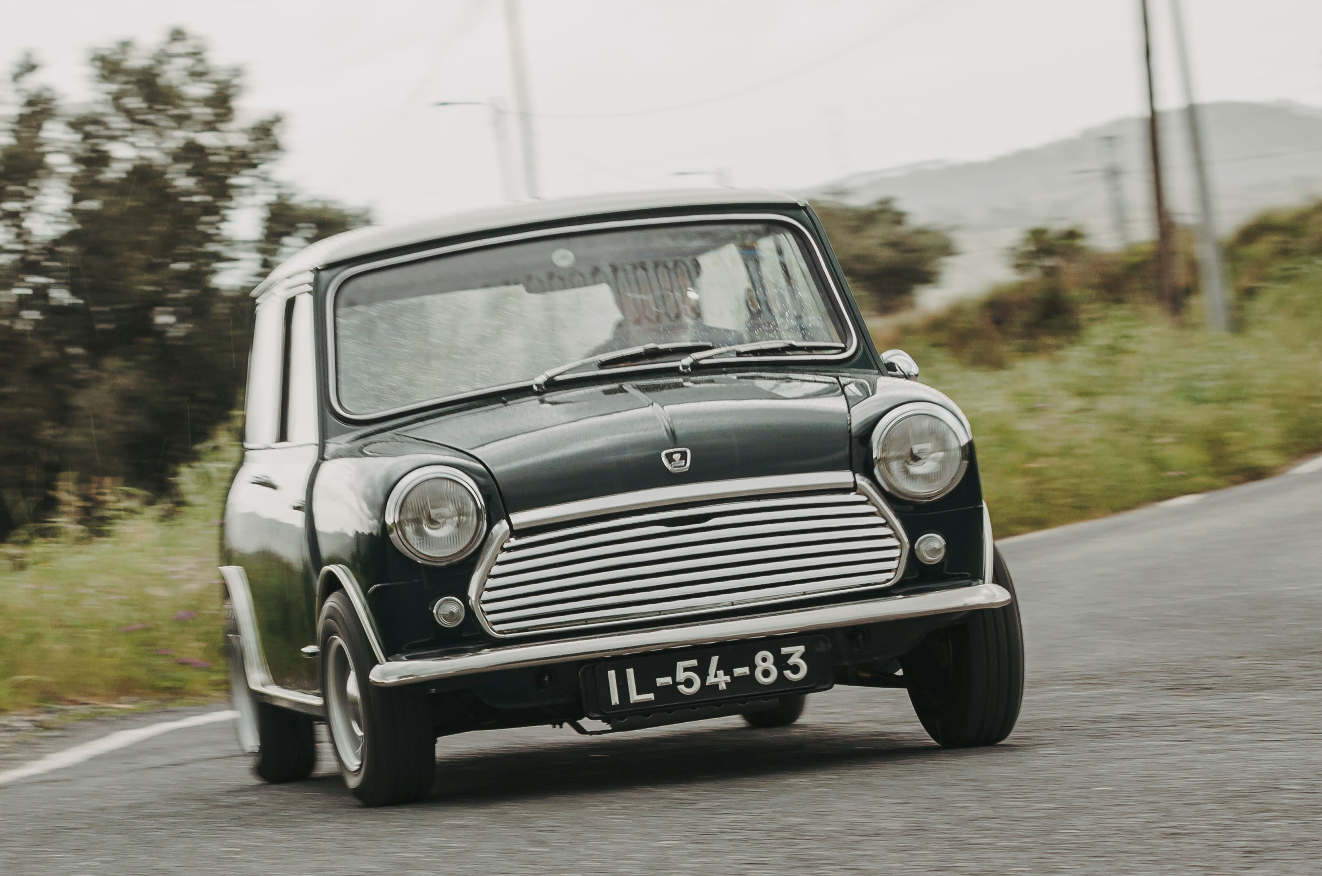 Classic & Sports Car – Austin Mini Cooper MkII vs Ford Escort 1300 GT
