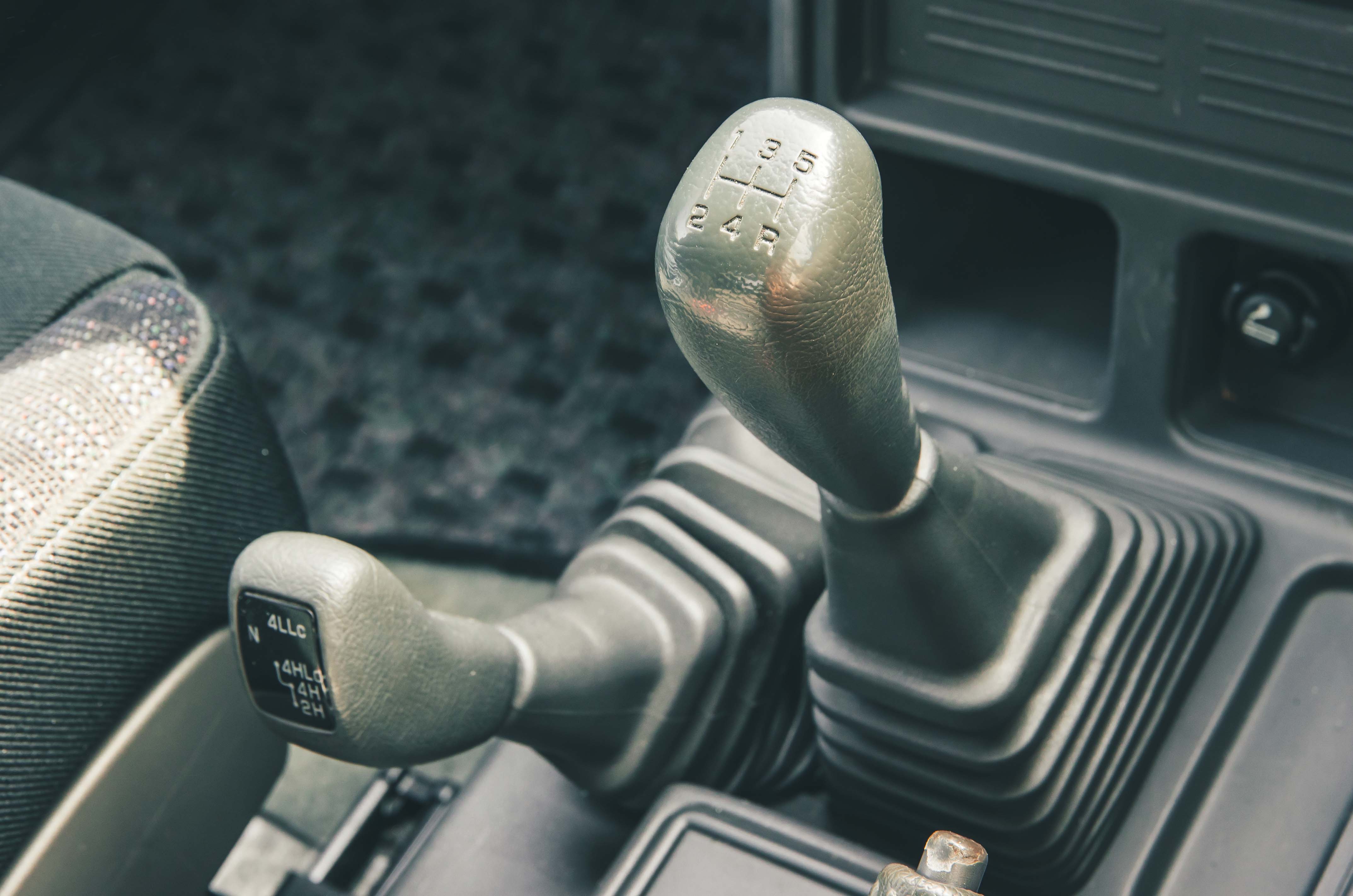 Classic & Sports Car – Mitsubishi Pajero Evolution: desert stormer