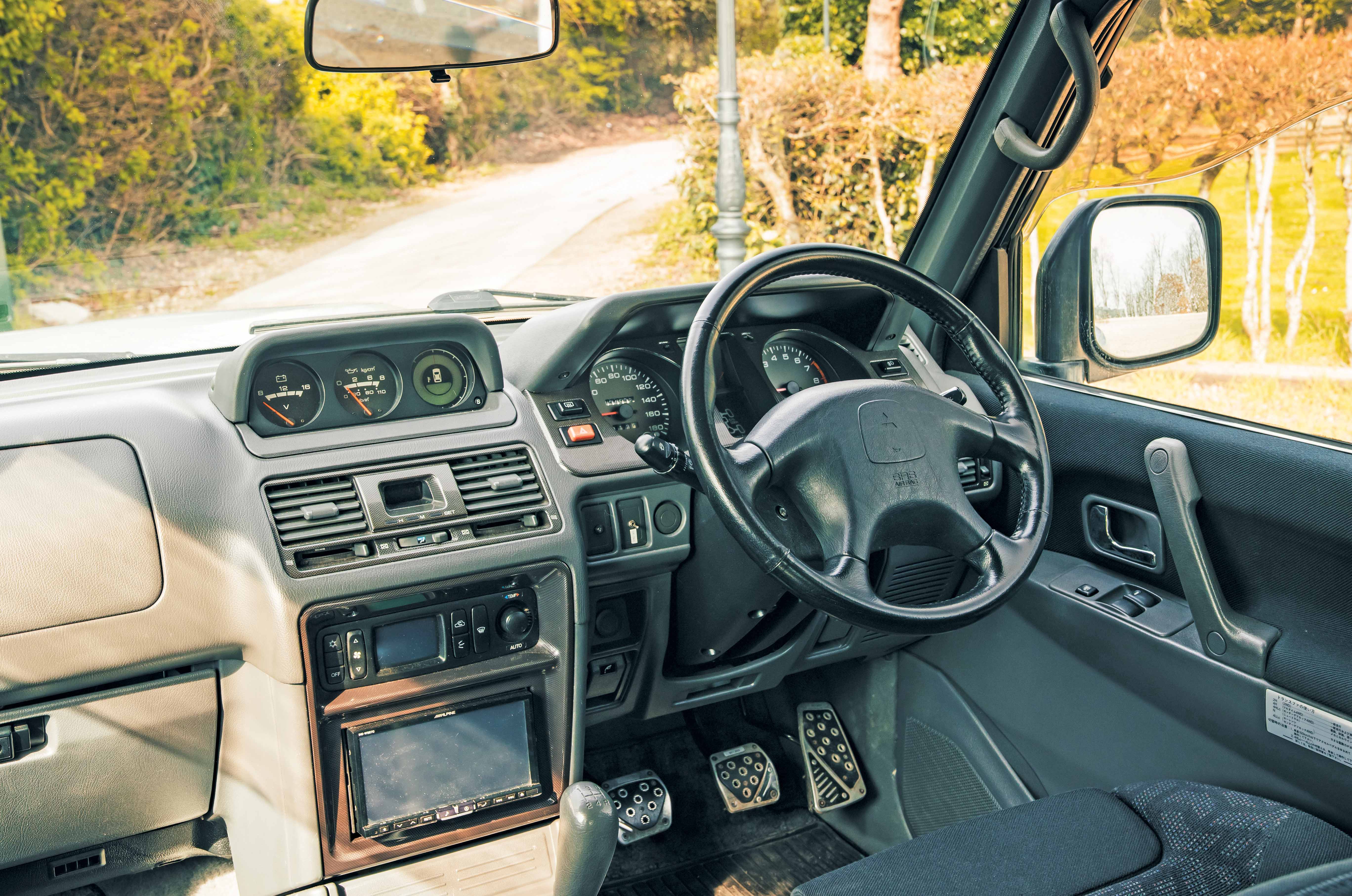Classic & Sports Car – Mitsubishi Pajero Evolution: desert stormer