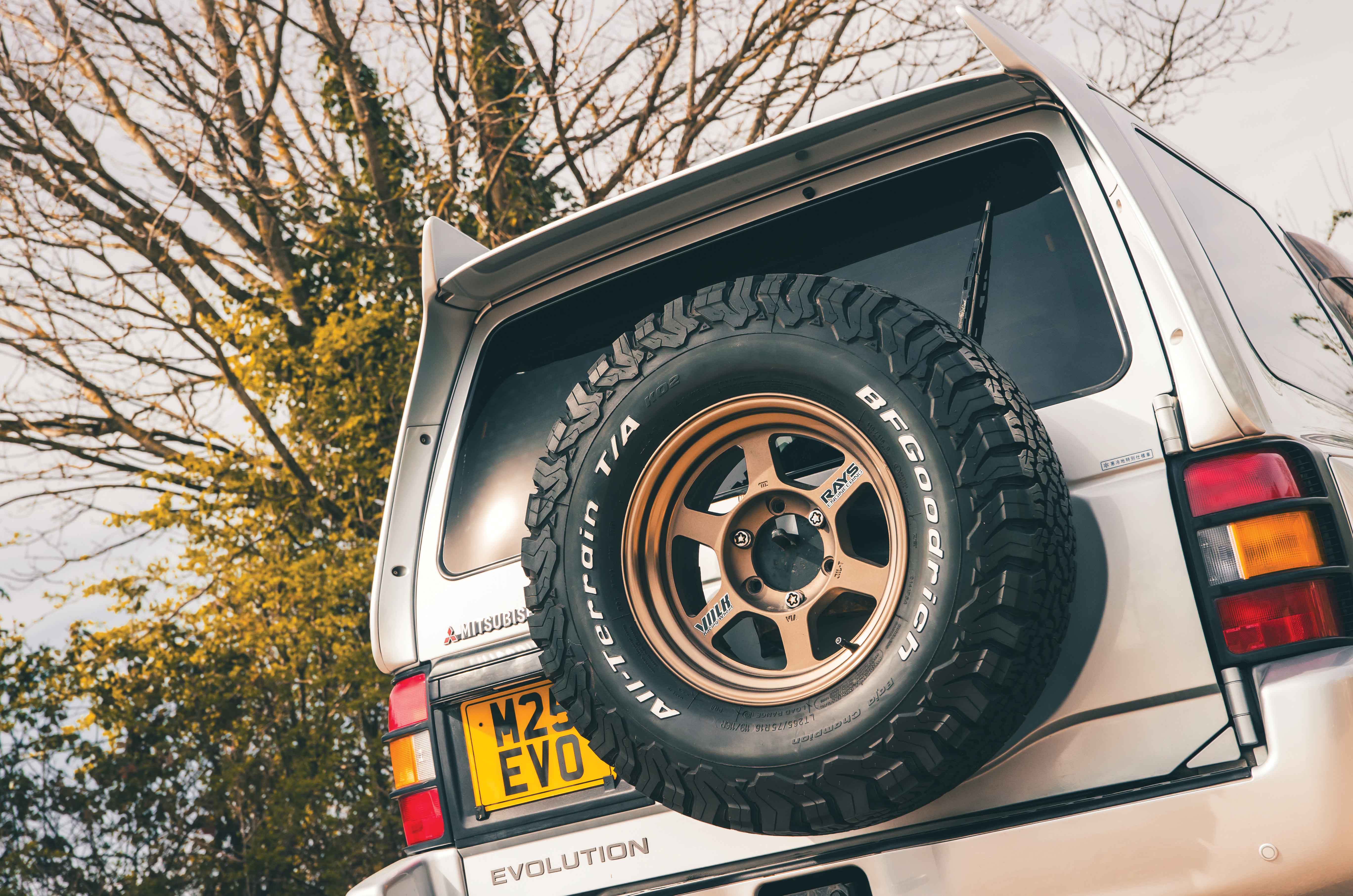 Classic & Sports Car – Mitsubishi Pajero Evolution: desert stormer