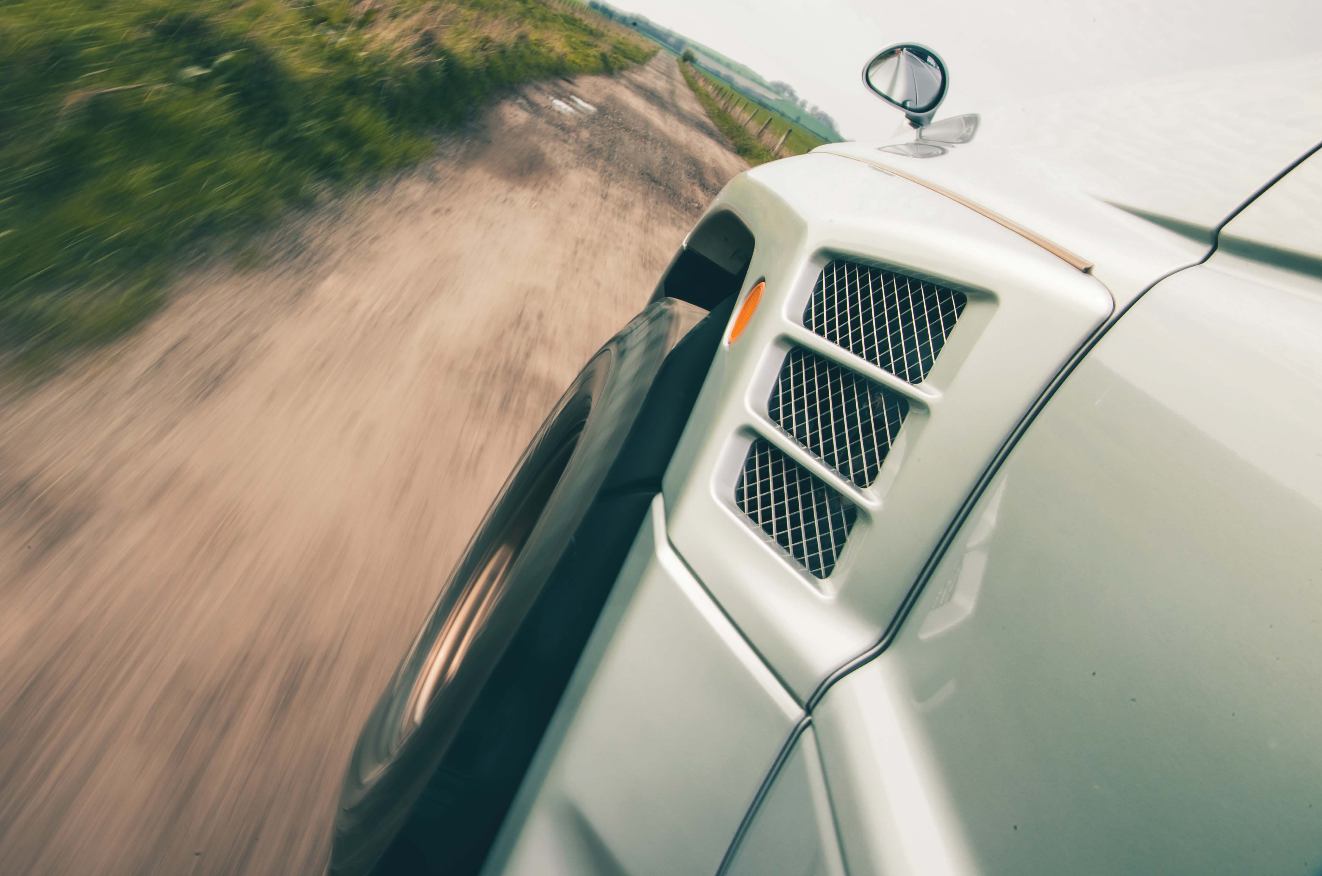 Classic & Sports Car – Mitsubishi Pajero Evolution: desert stormer