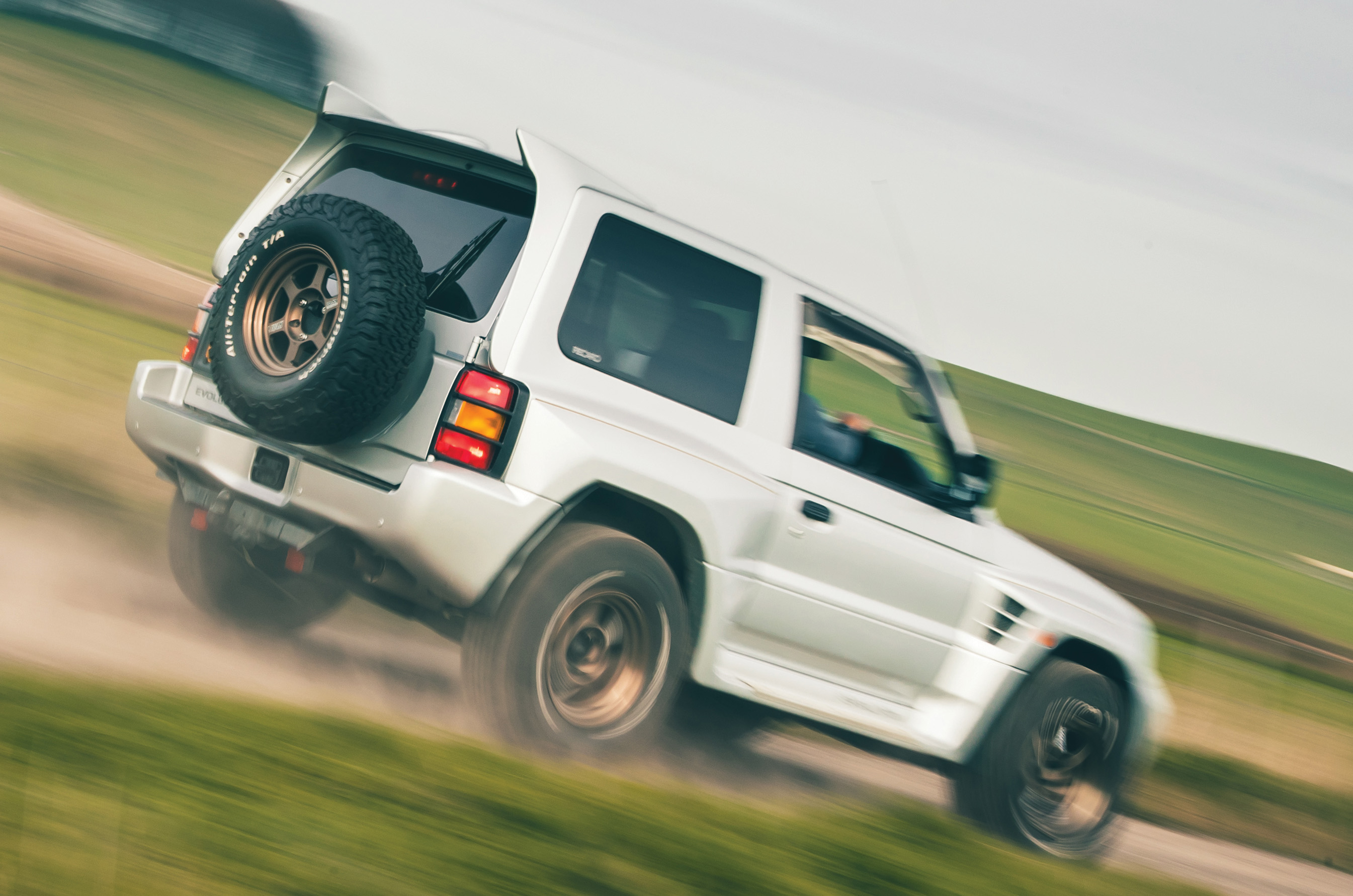 Classic & Sports Car – Mitsubishi Pajero Evolution: desert stormer