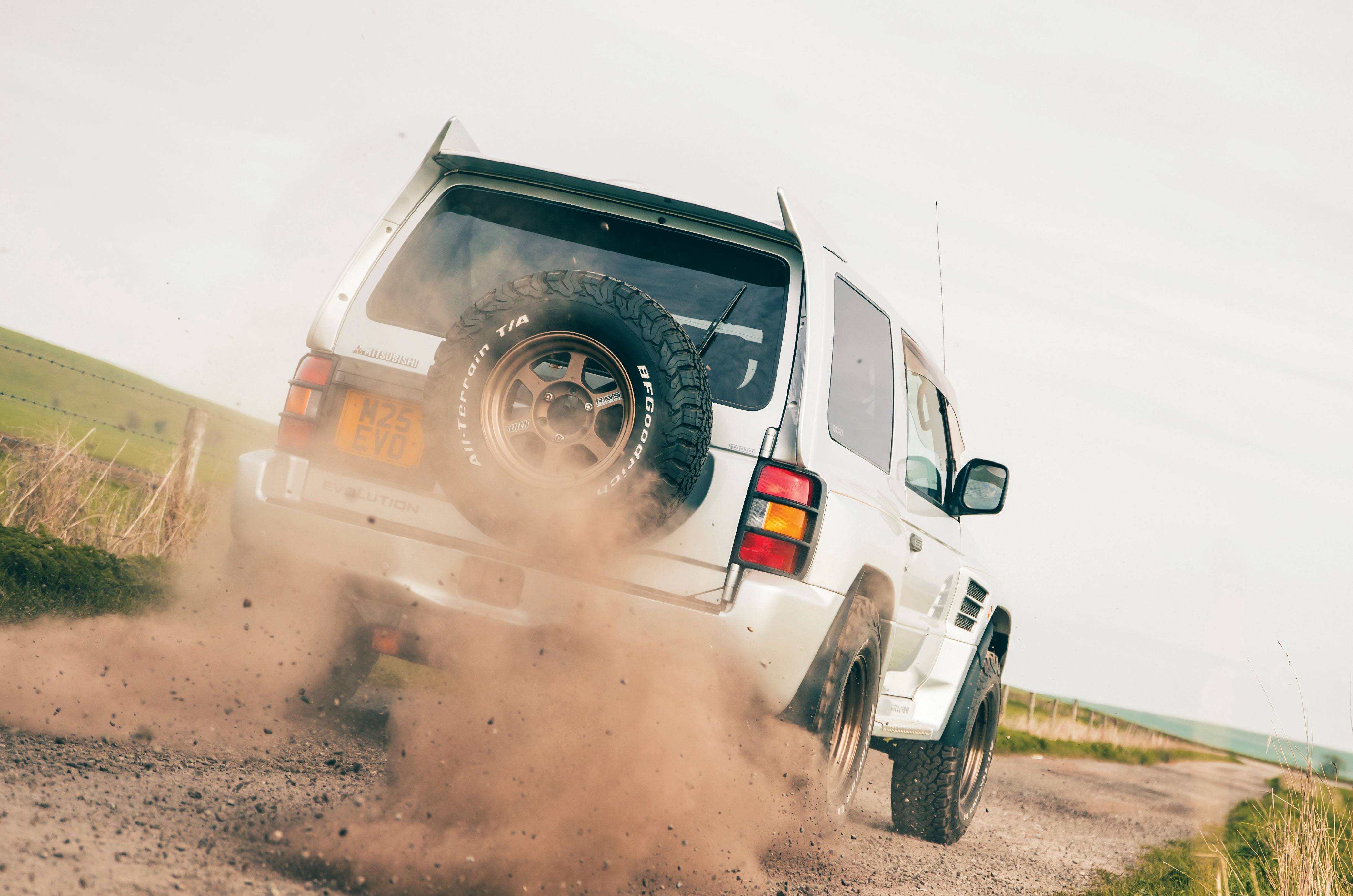 Classic & Sports Car – Mitsubishi Pajero Evolution: desert stormer