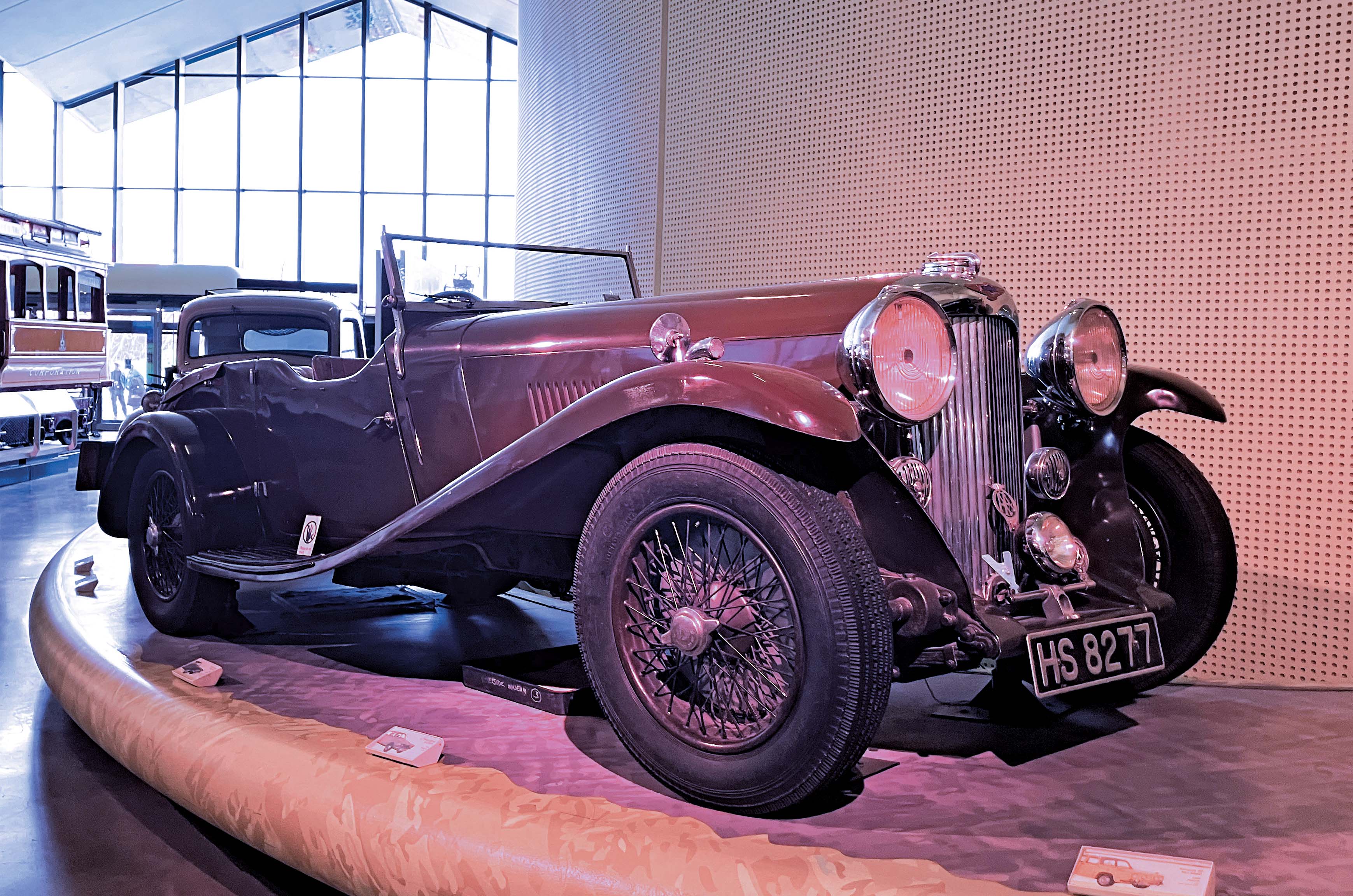 Classic & Sports Car – Classic shrine: Riverside Museum