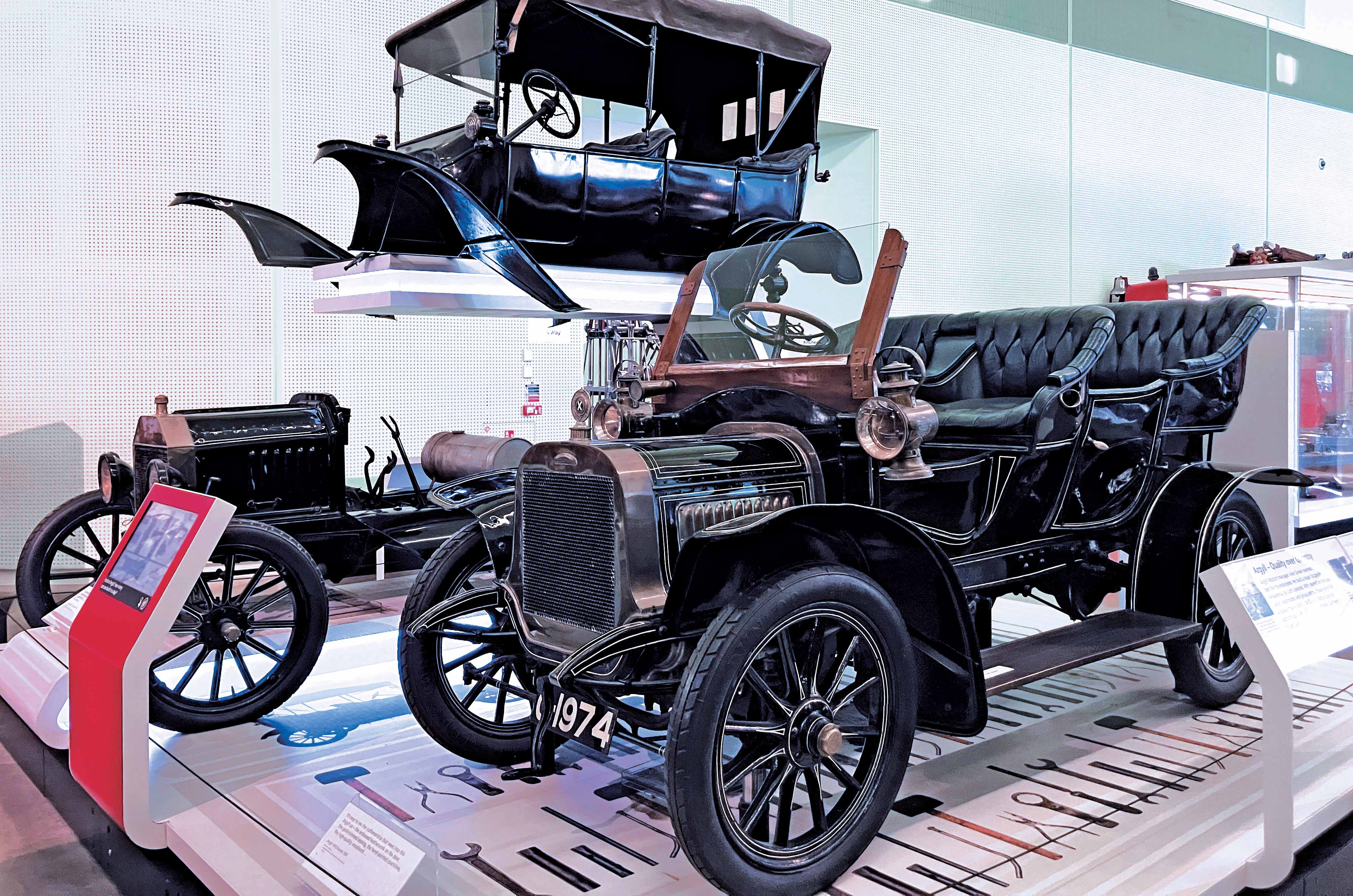 Classic & Sports Car – Classic shrine: Riverside Museum