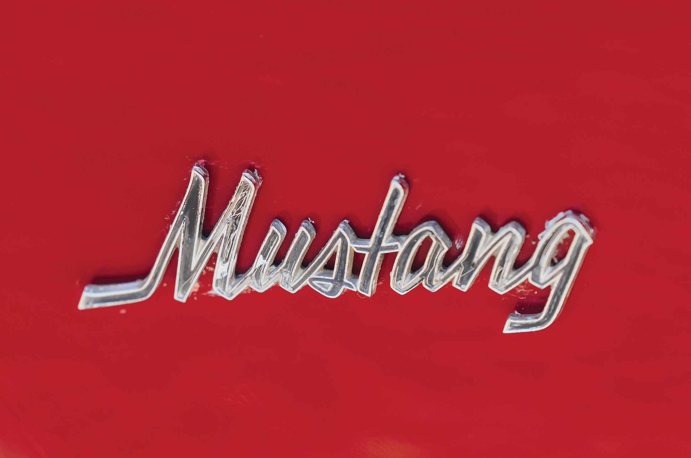 Classic & Sports Car – Triumph Stag vs Ford Mustang Convertible: unlikely rivals